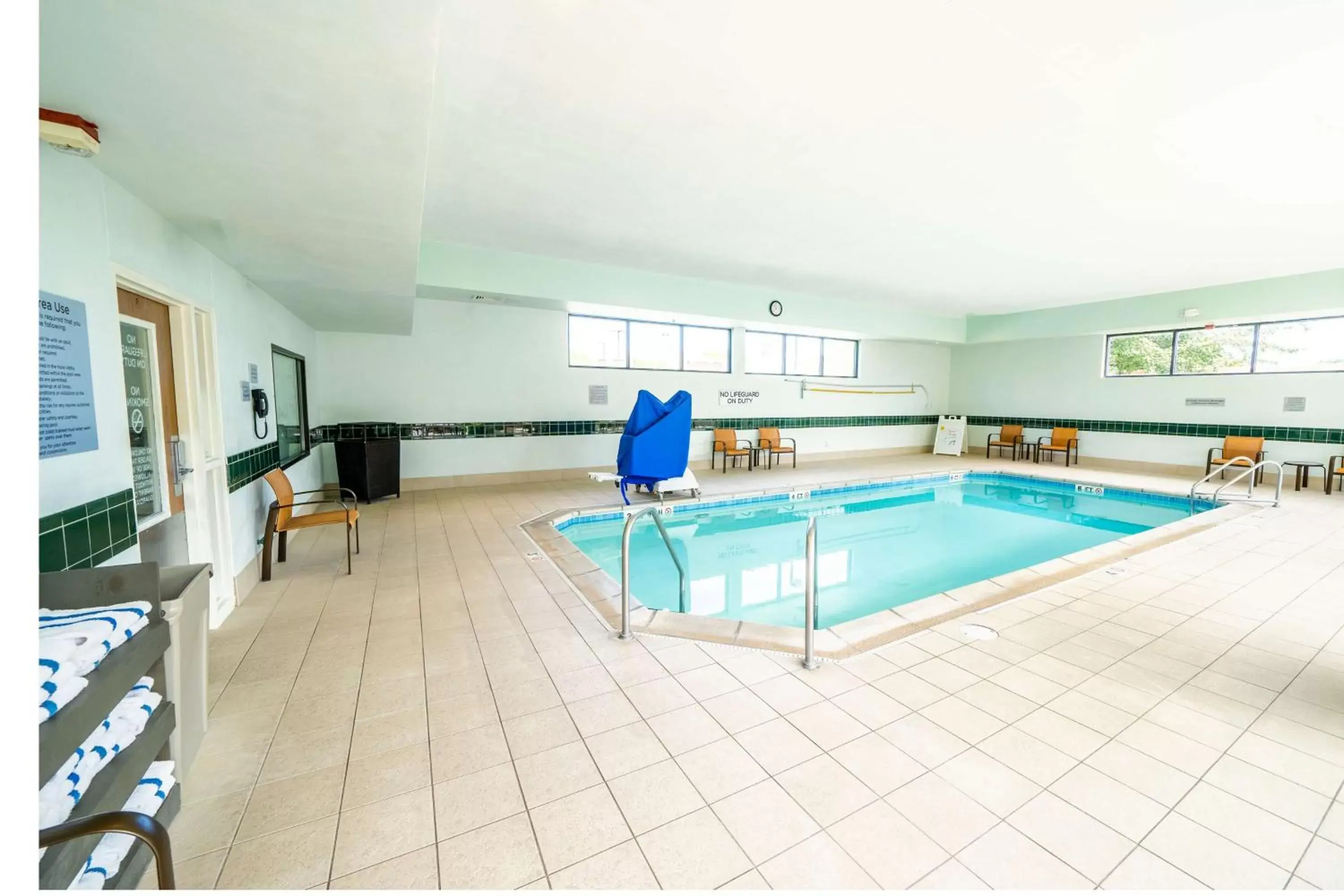 Pool view, Swimming Pool in Sonesta Select Bettendorf