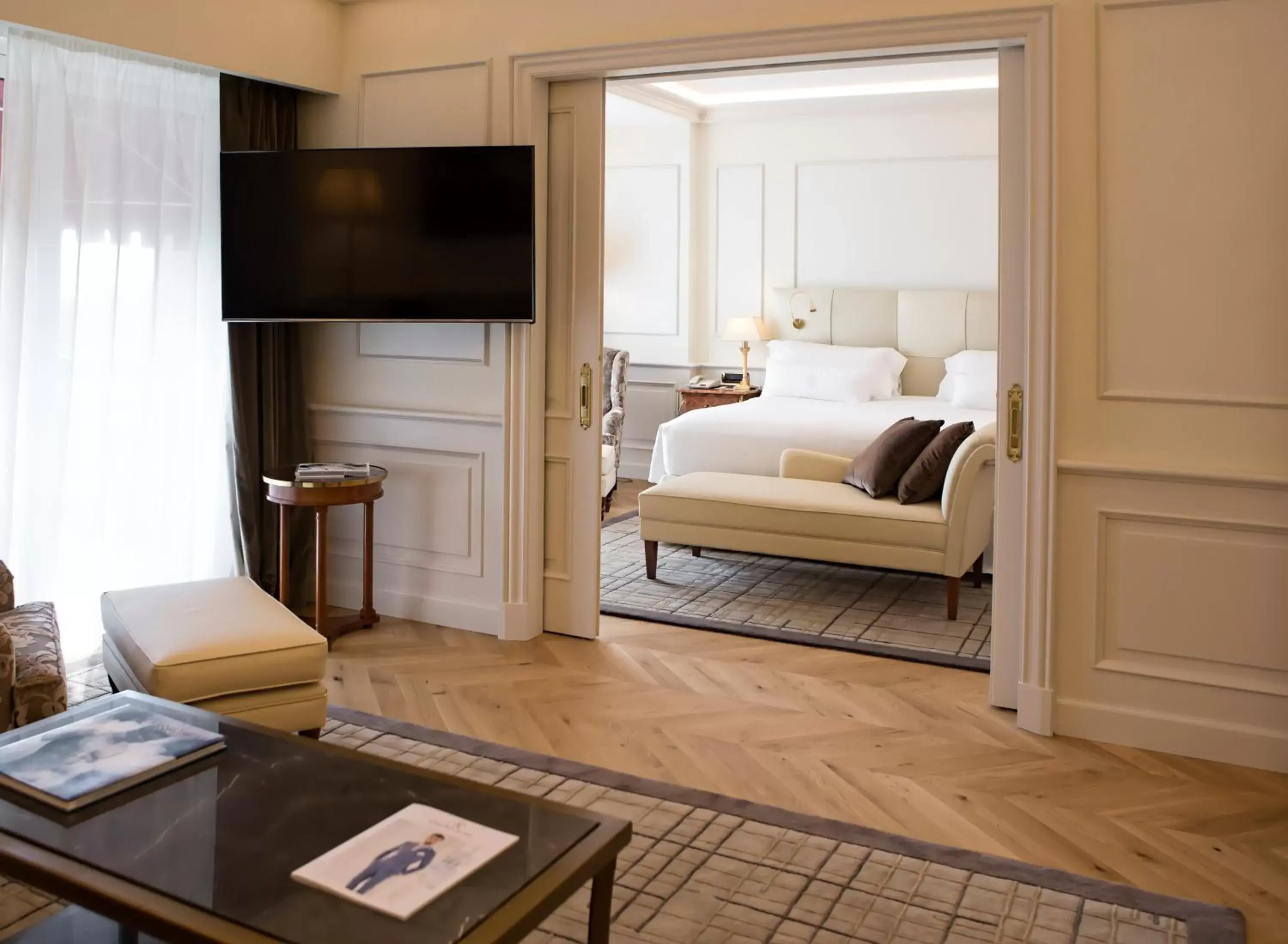 Living room, Bed in Parco dei Principi Grand Hotel & SPA
