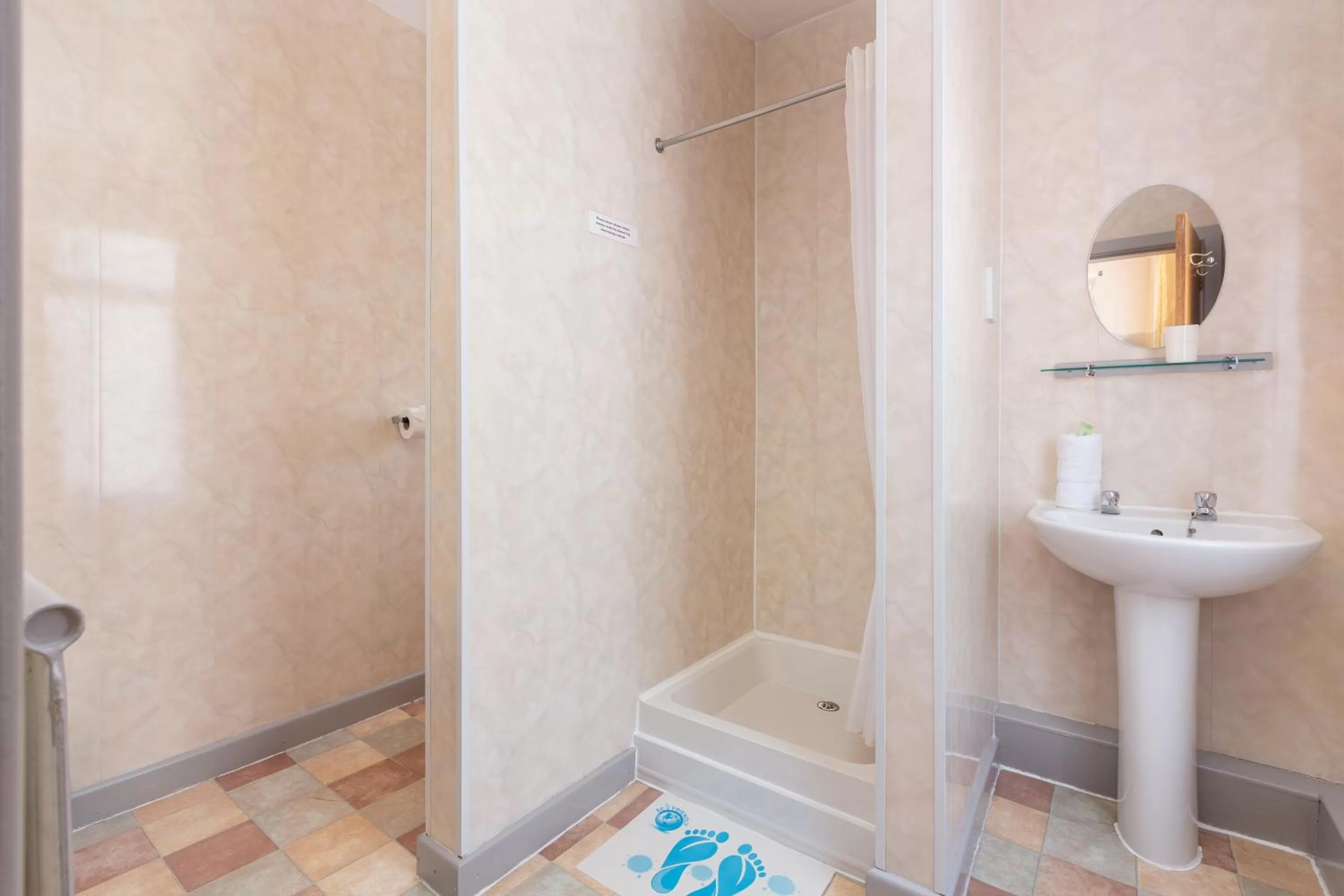 Bathroom in The Sandringham Court Hotel & Apartment Welcoming Large and Small Groups for 15 years