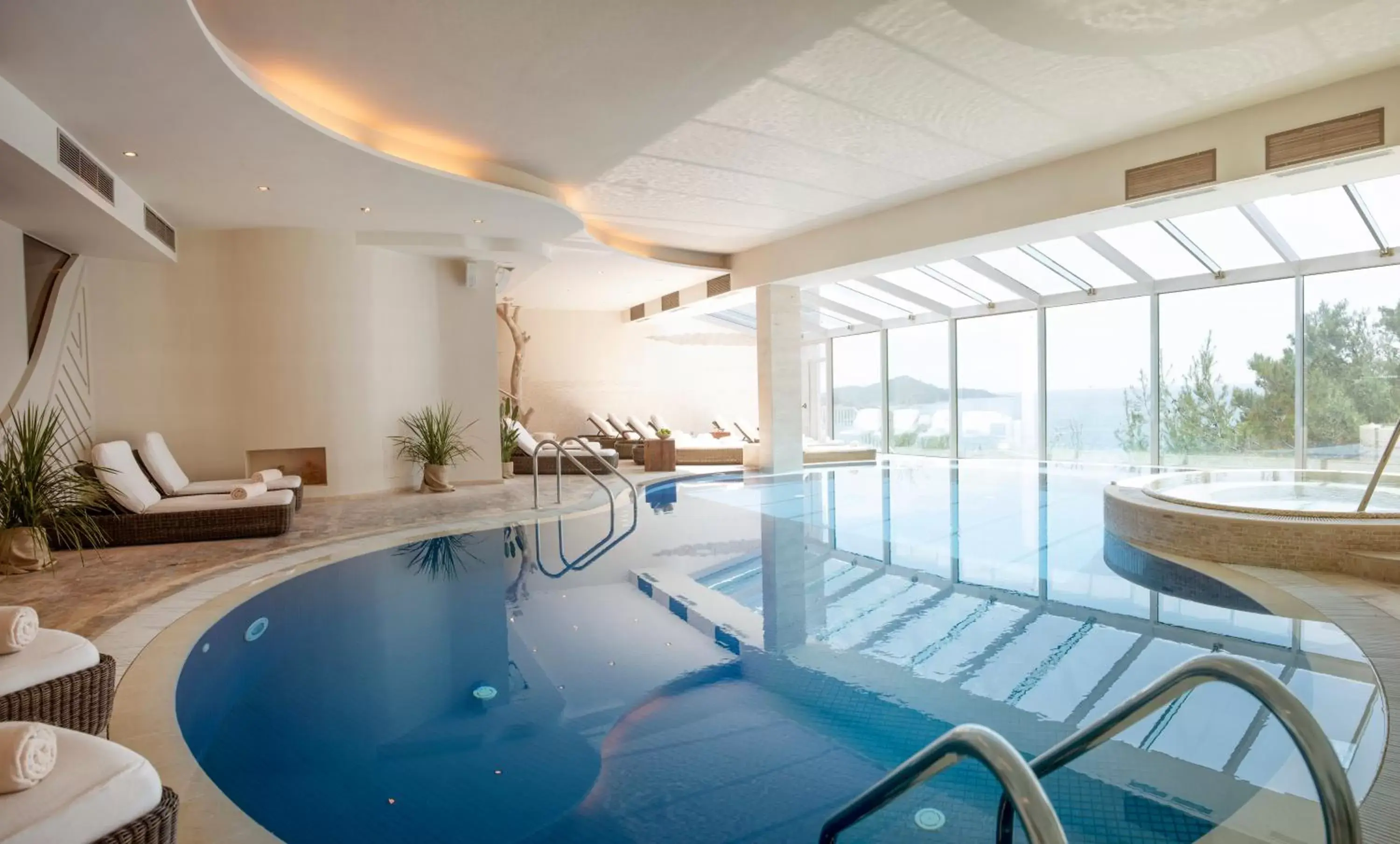 Hot Tub, Swimming Pool in Hotel Bellevue Dubrovnik