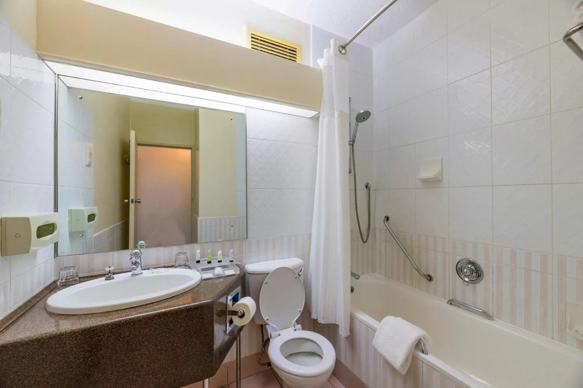 Bathroom in Holiday Inn - Bulawayo, an IHG Hotel