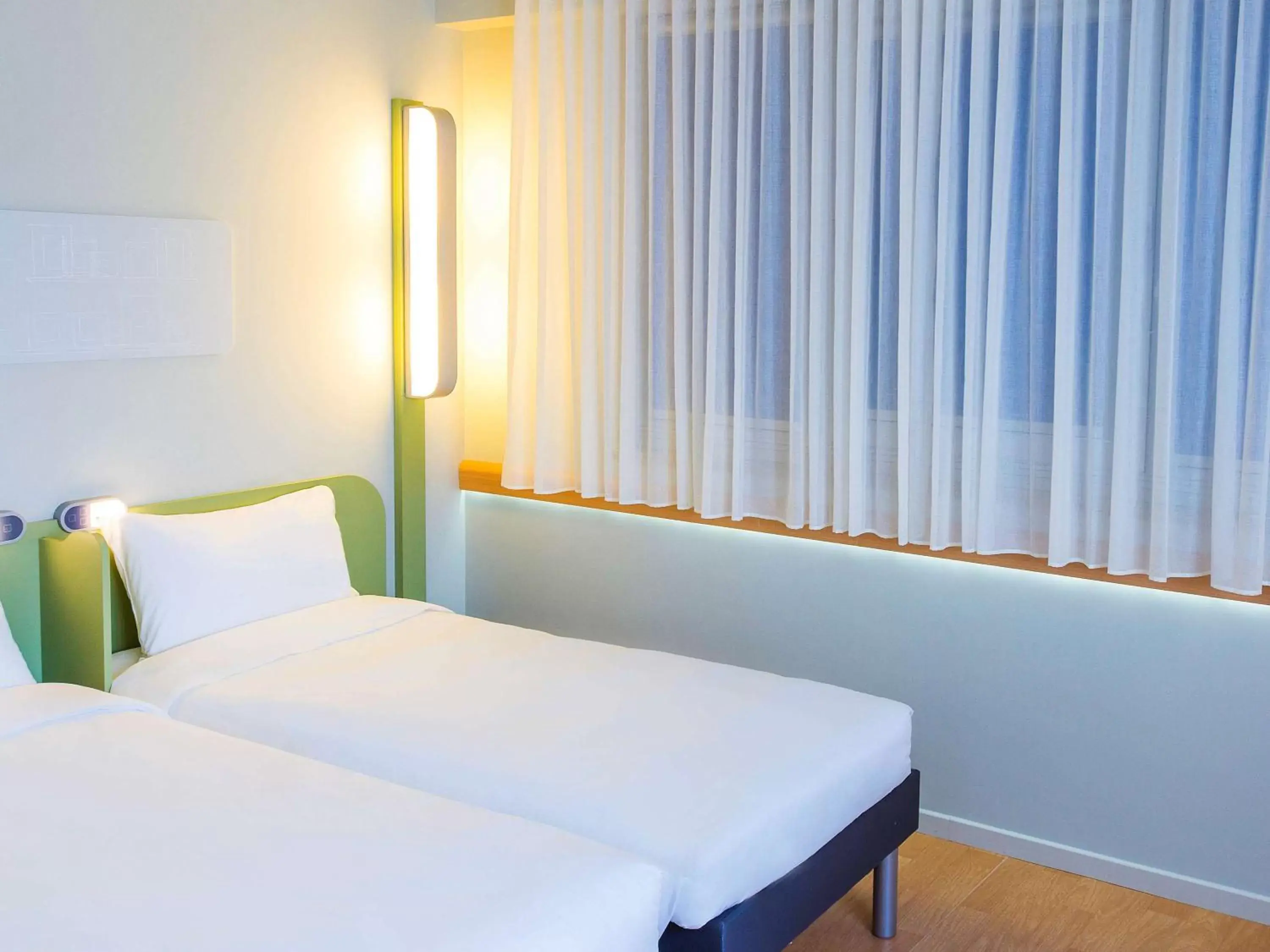Photo of the whole room, Bed in Ibis Budget Braga Centro