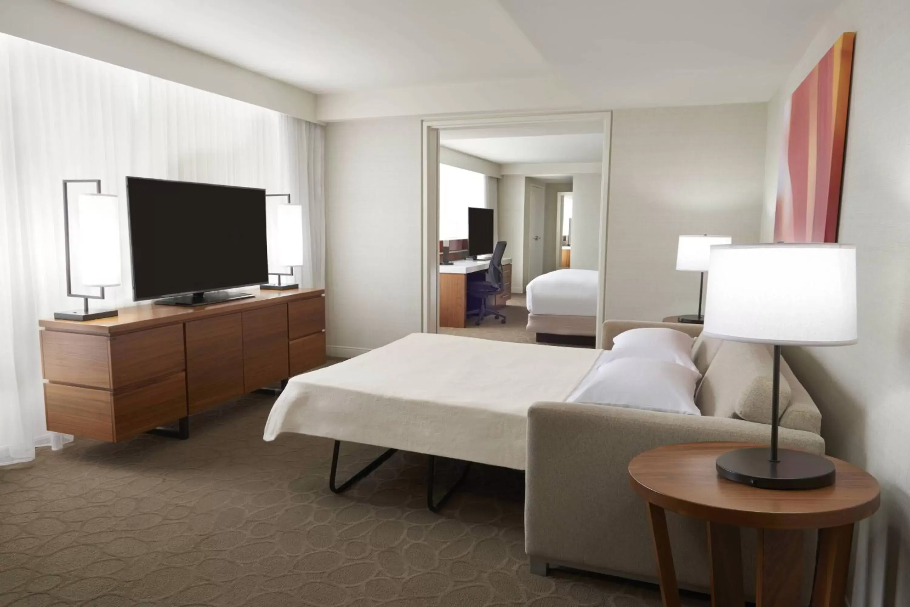 Bedroom, TV/Entertainment Center in Delta Hotels by Marriott Toronto Airport & Conference Centre