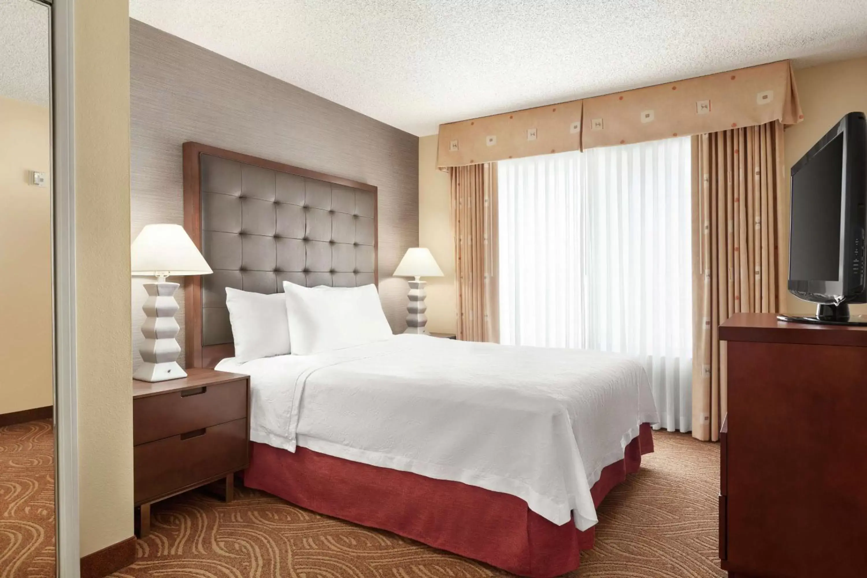 Bed in Homewood Suites by Hilton - Oakland Waterfront