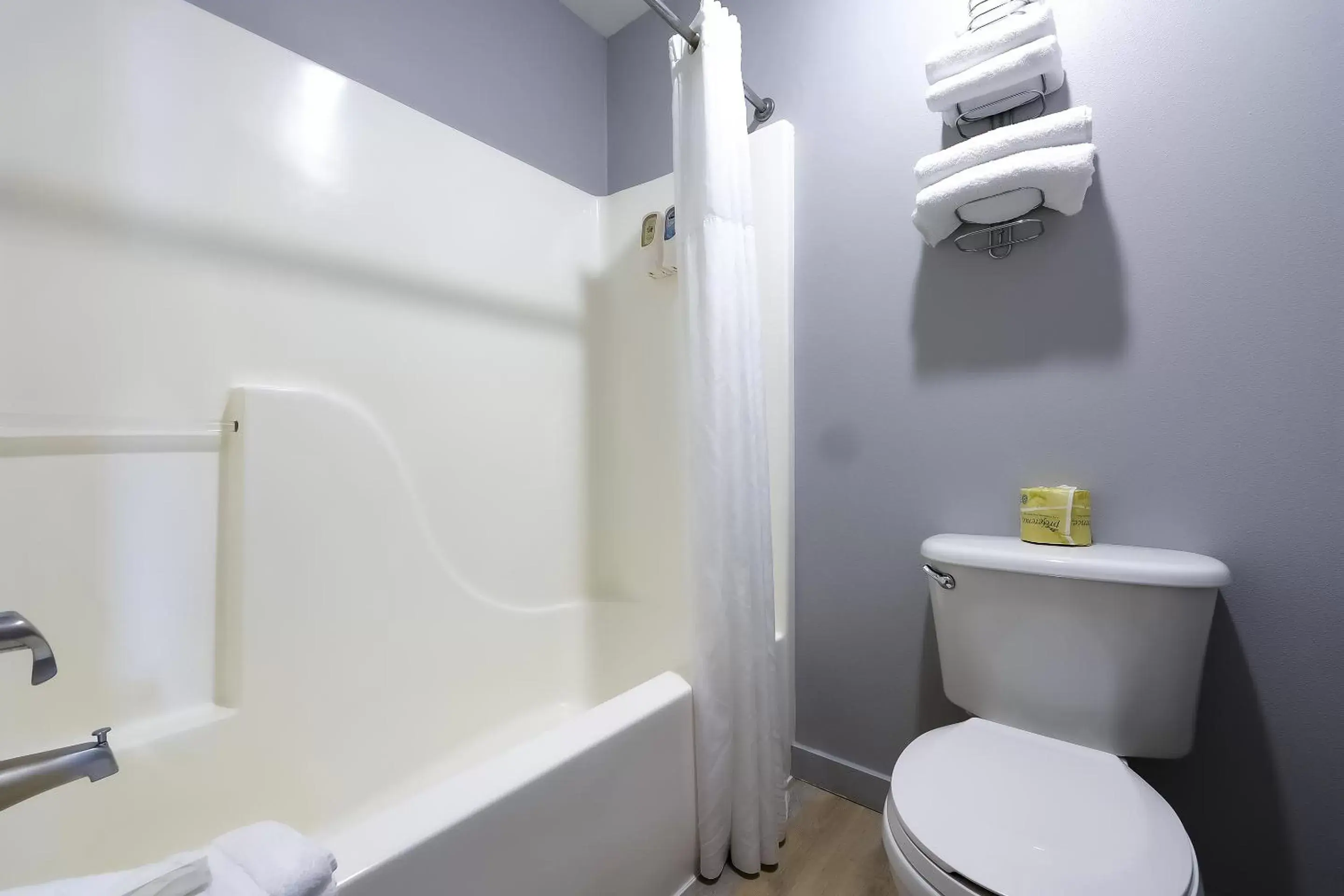 Bathroom in OYO Waves Hotel Newport OR - NYE Beach