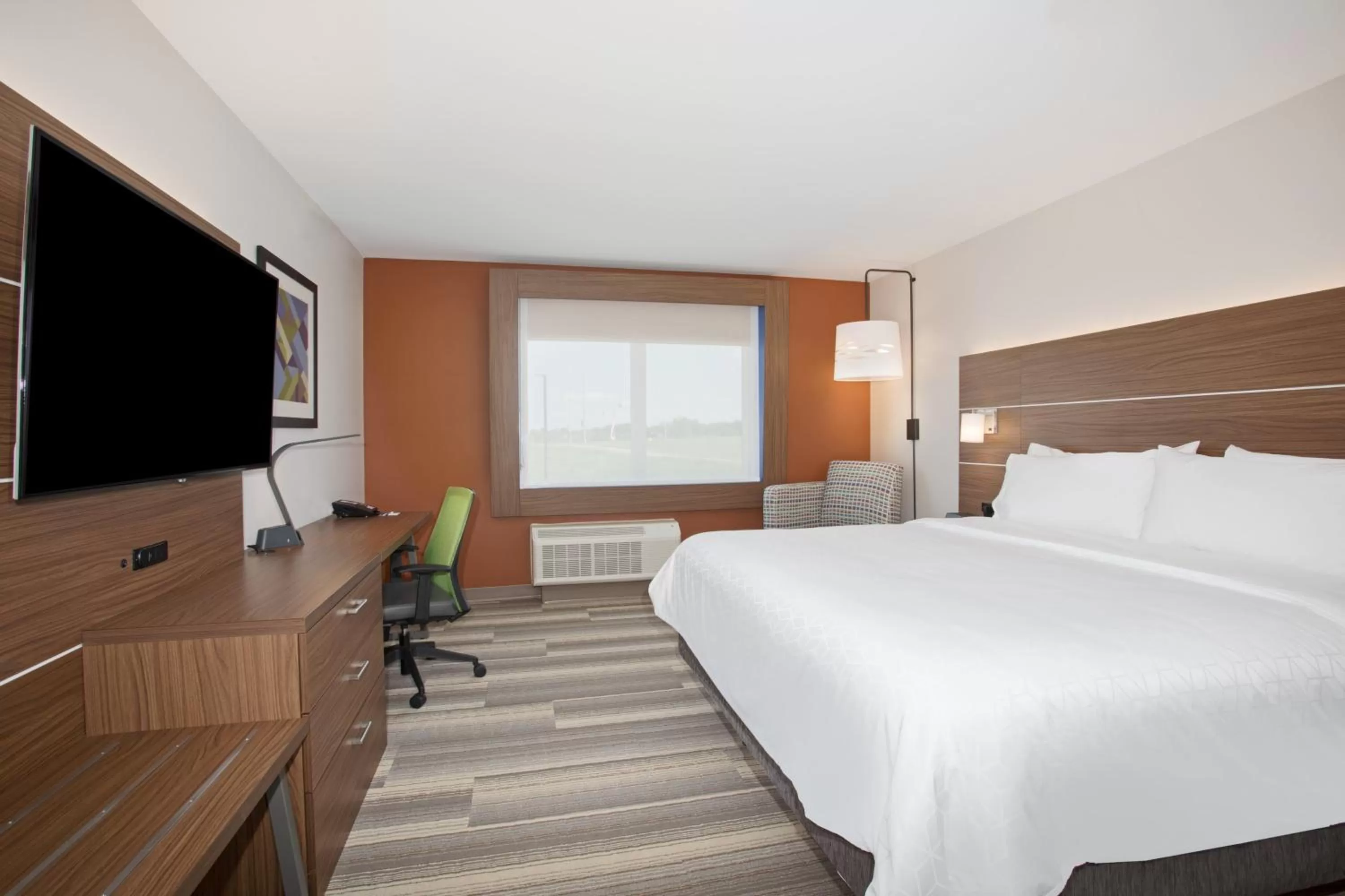 Photo of the whole room, Bed in Holiday Inn Express & Suites Sioux City North - Event Center by IHG