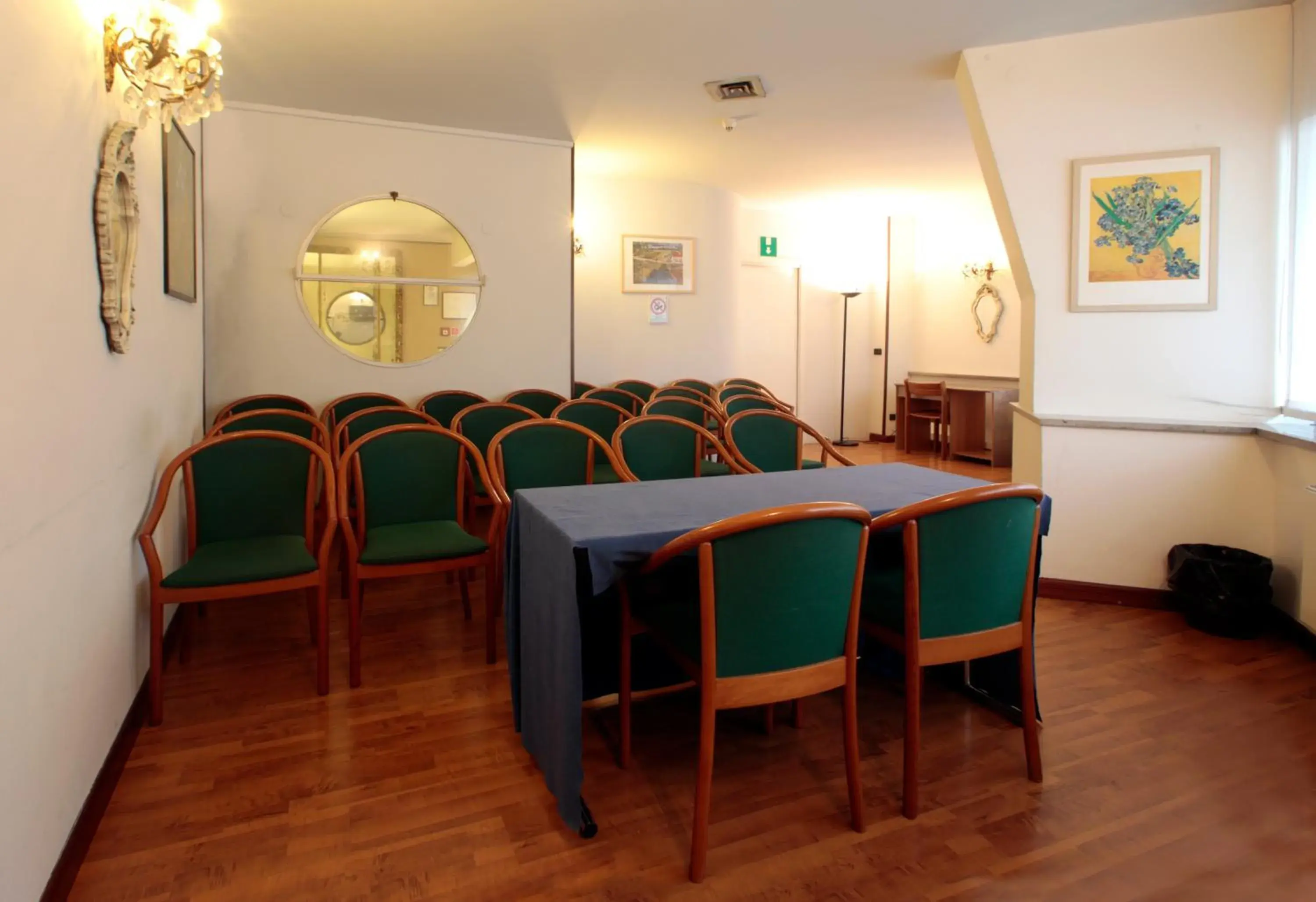 Business facilities, Restaurant/Places to Eat in Hotel Cristallo