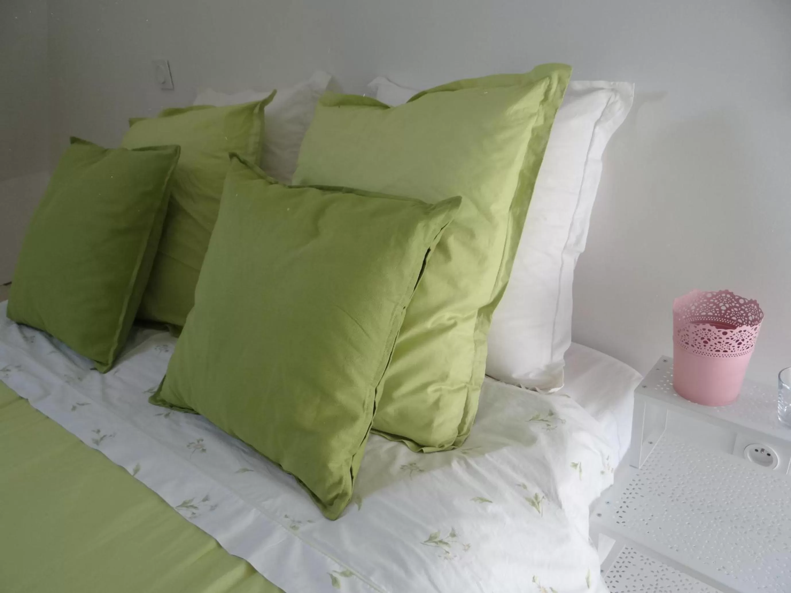 Bed in Les Viviers Maison d'hôtes B&B