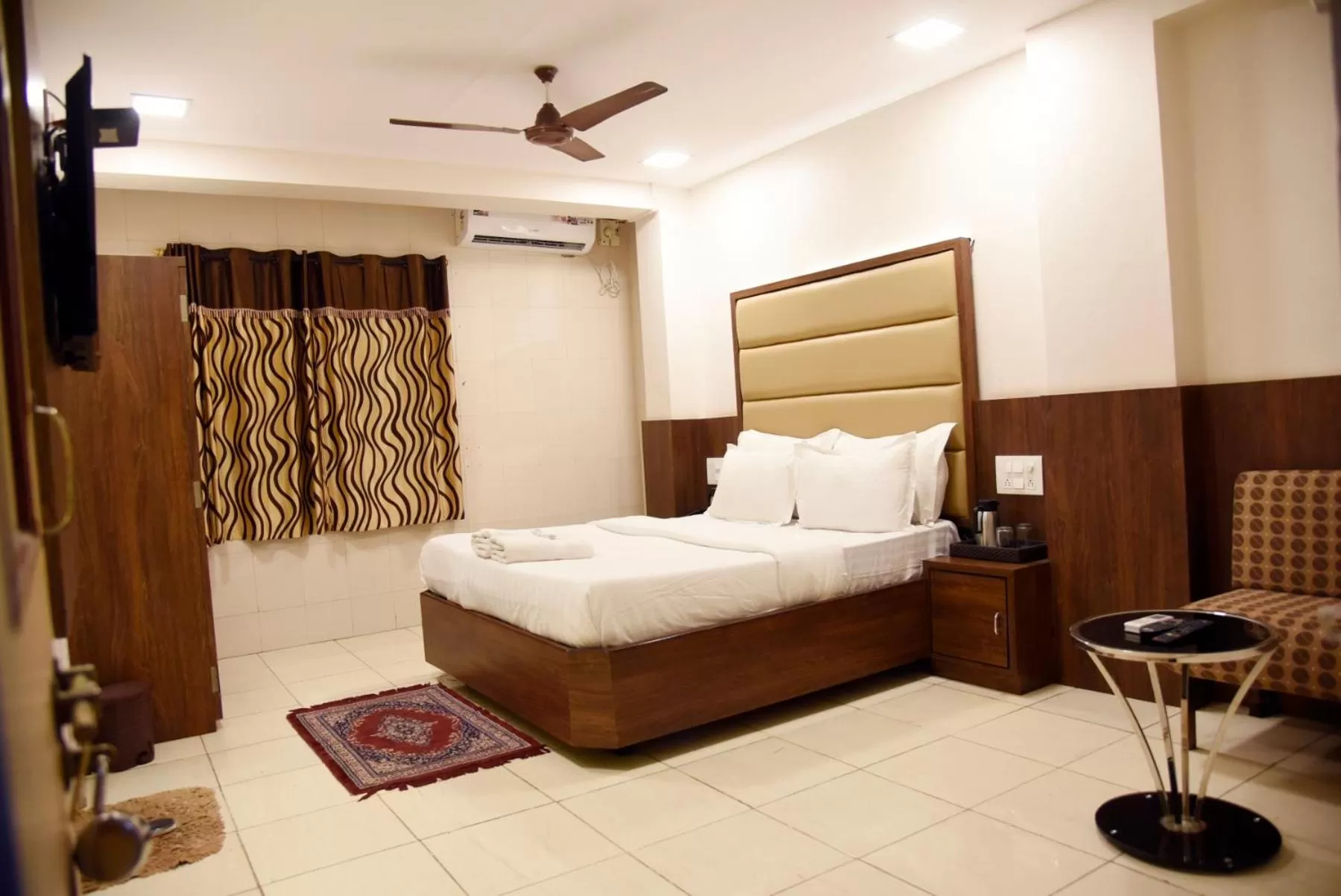 Bedroom, Bed in Hotel Sai Yatri