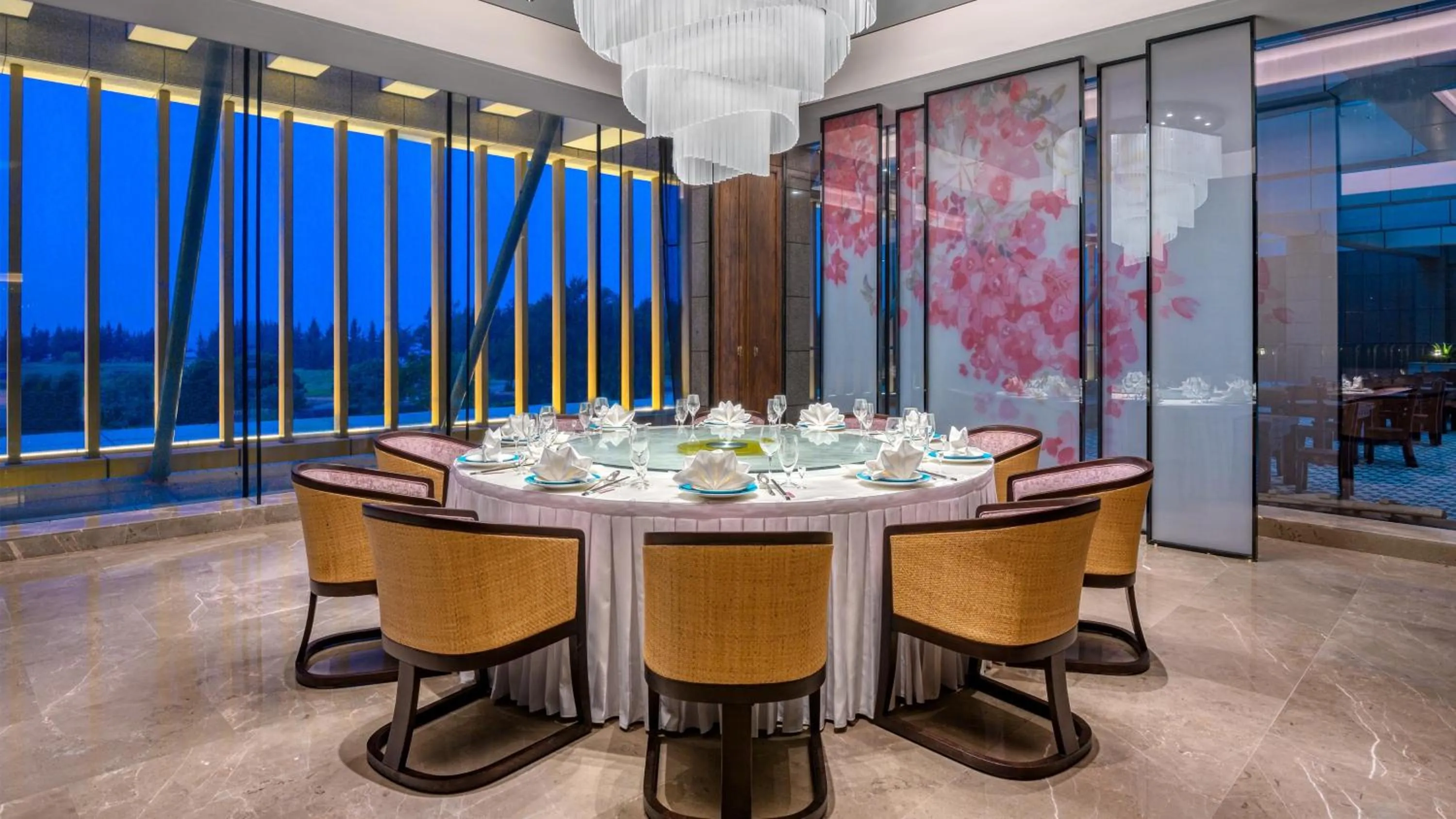 Restaurant/places to eat in Crowne Plaza Beihai Silver Beach by IHG