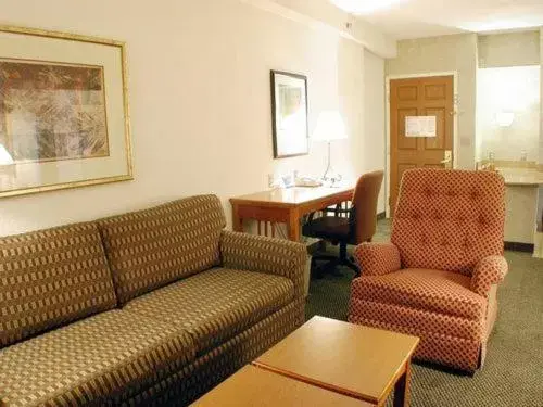 Living room, Seating Area in Staybridge Suites San Antonio Airport, an IHG Hotel