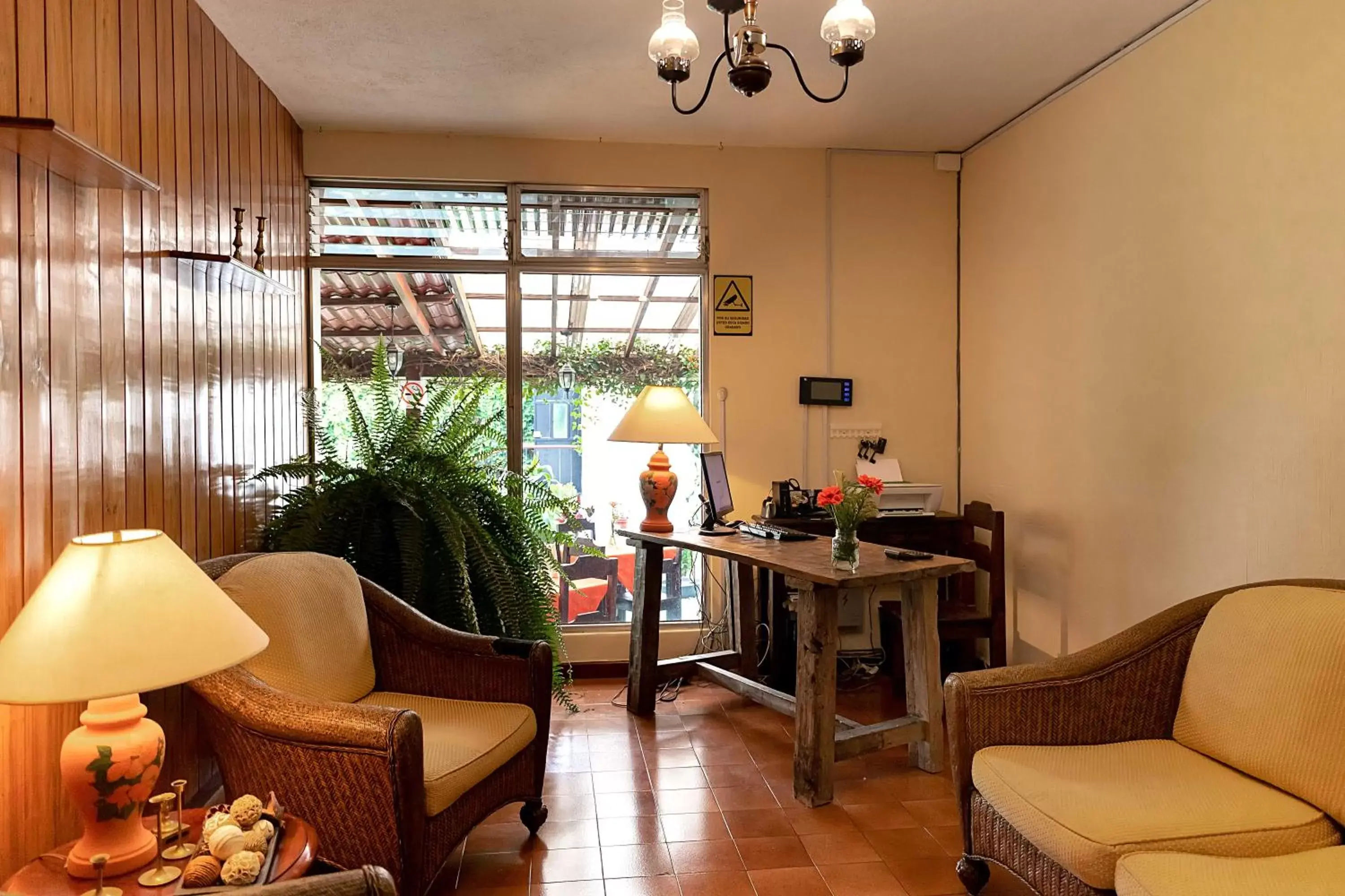 Property building in Hostal Donde Regina Property building in Hostal Donde Regina