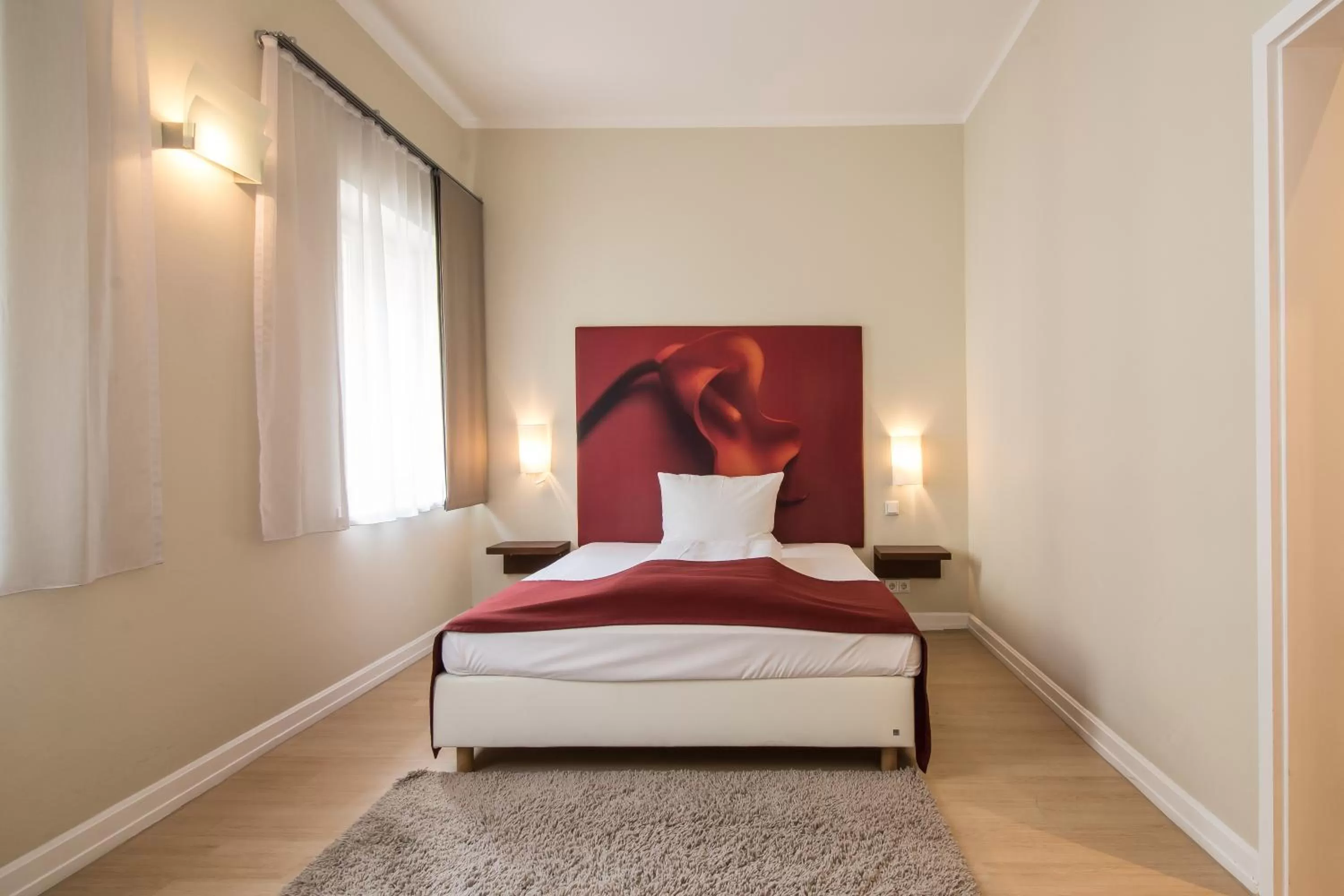 Photo of the whole room, Bed in Carlstadt Suites Düsseldorf