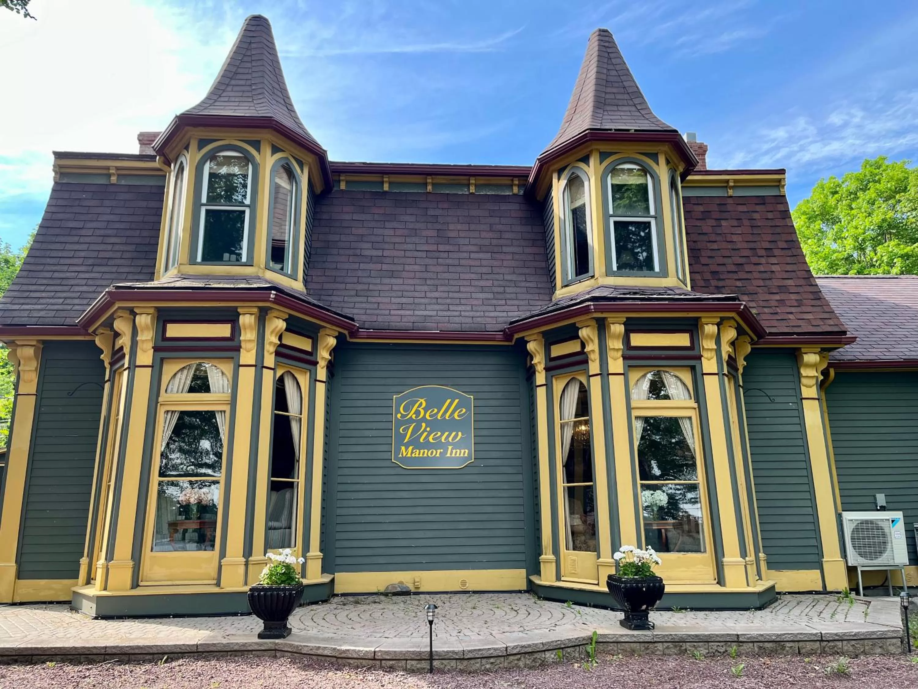 Property Building in Belle View Manor Inn