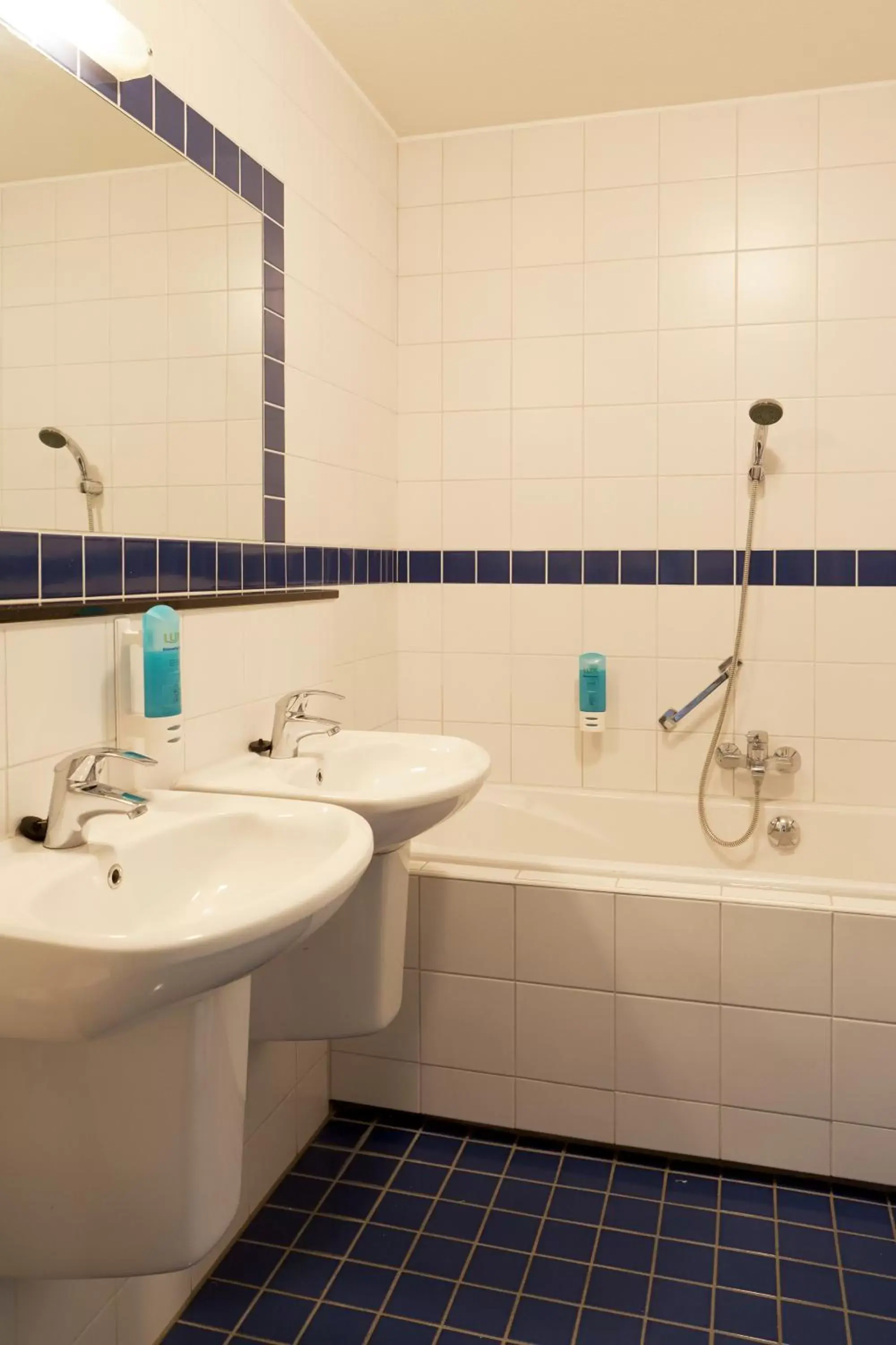 Bathroom in Hotel De Druiventros