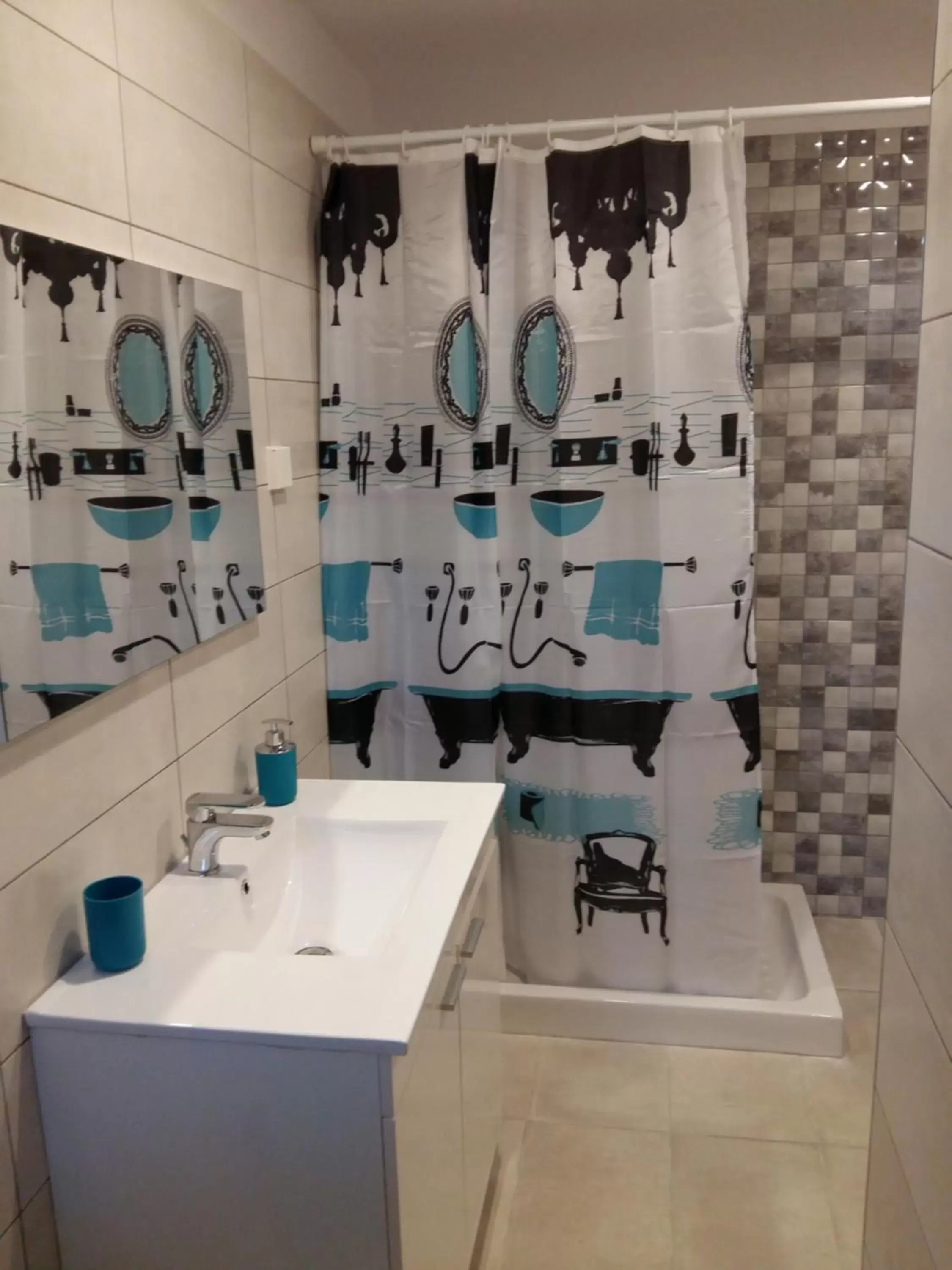 Shower, Bathroom in Petries Studios