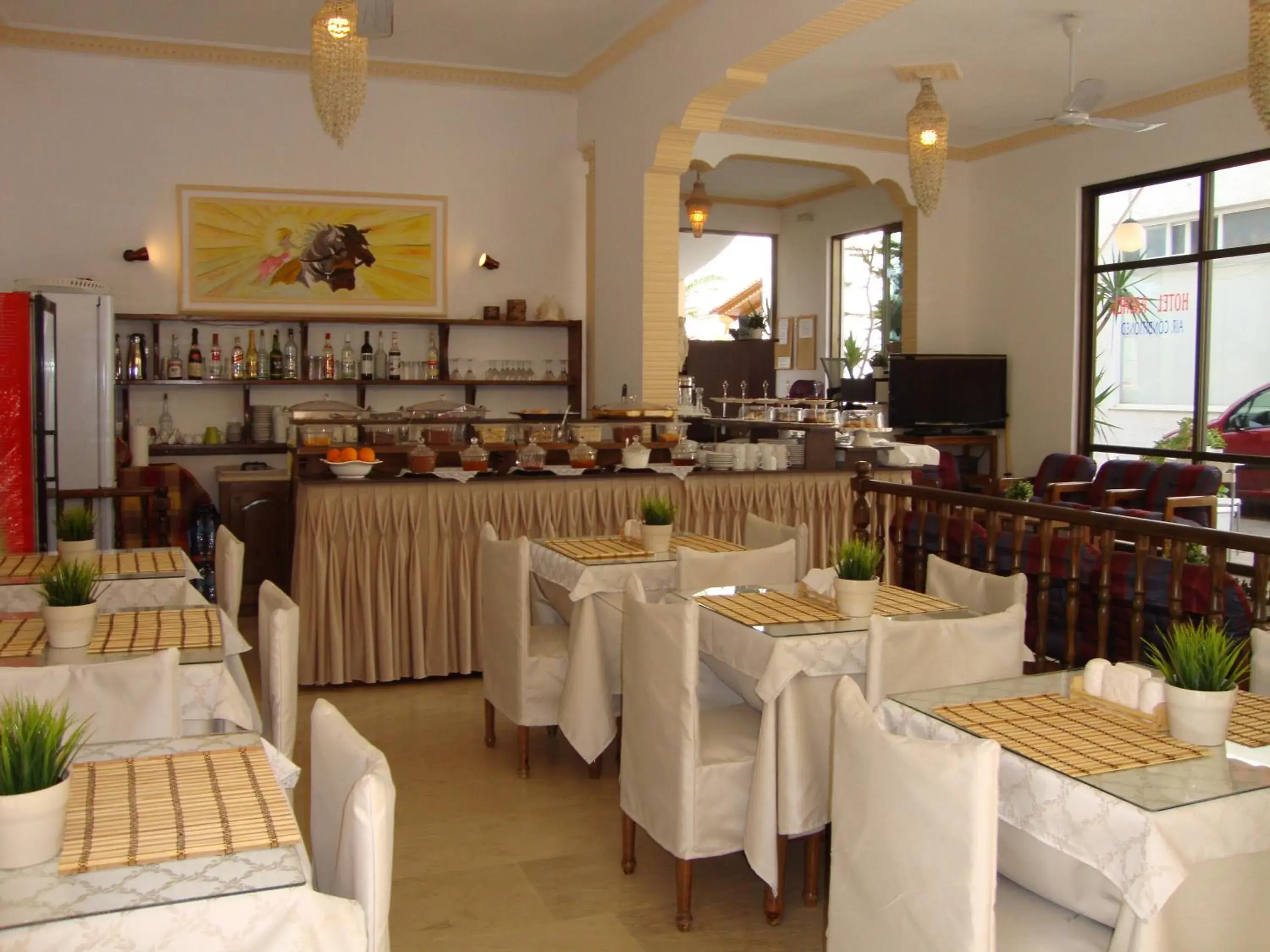 Restaurant/Places to Eat in Rachel Hotel