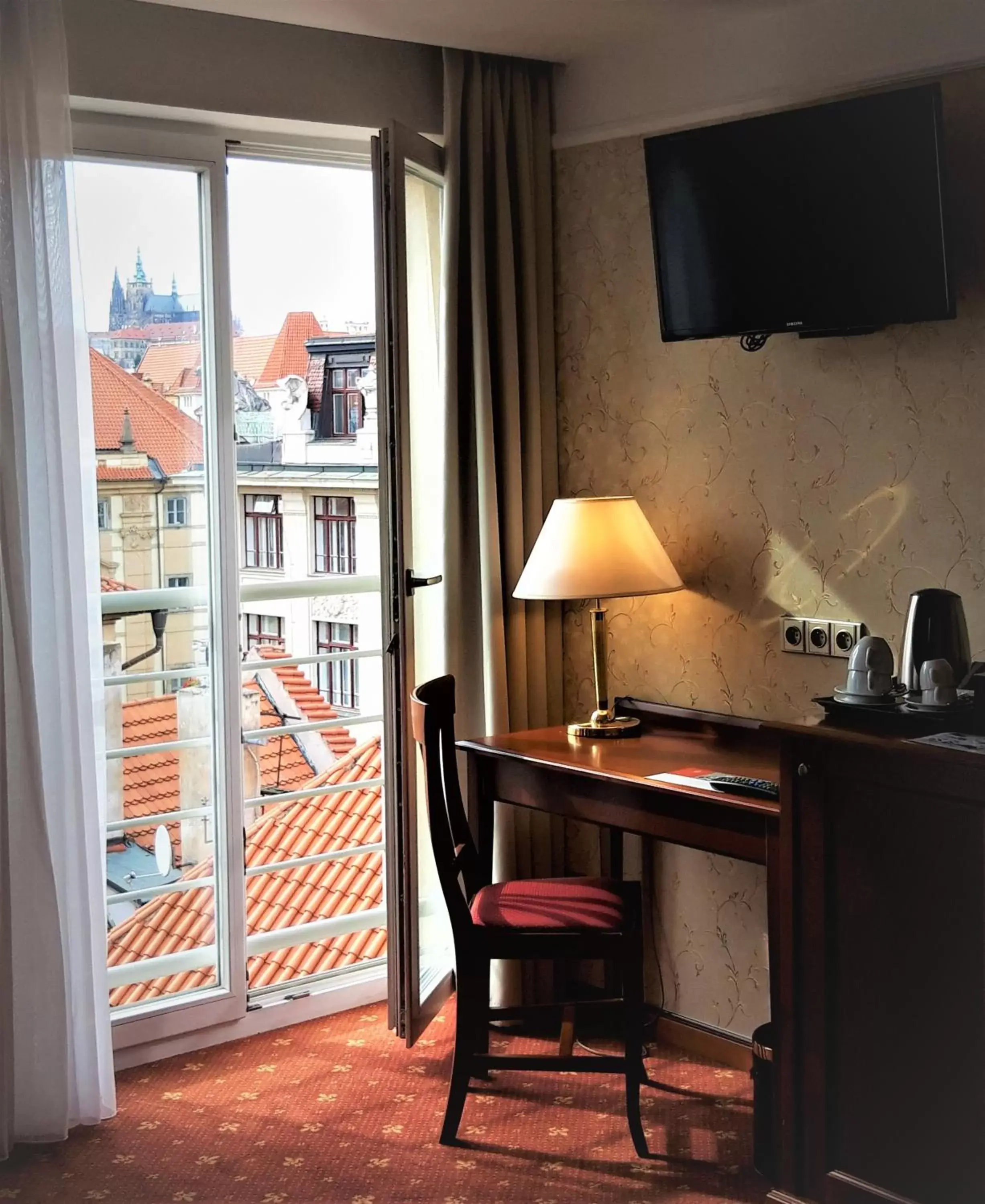 City view, TV/Entertainment Center in Hotel Rott