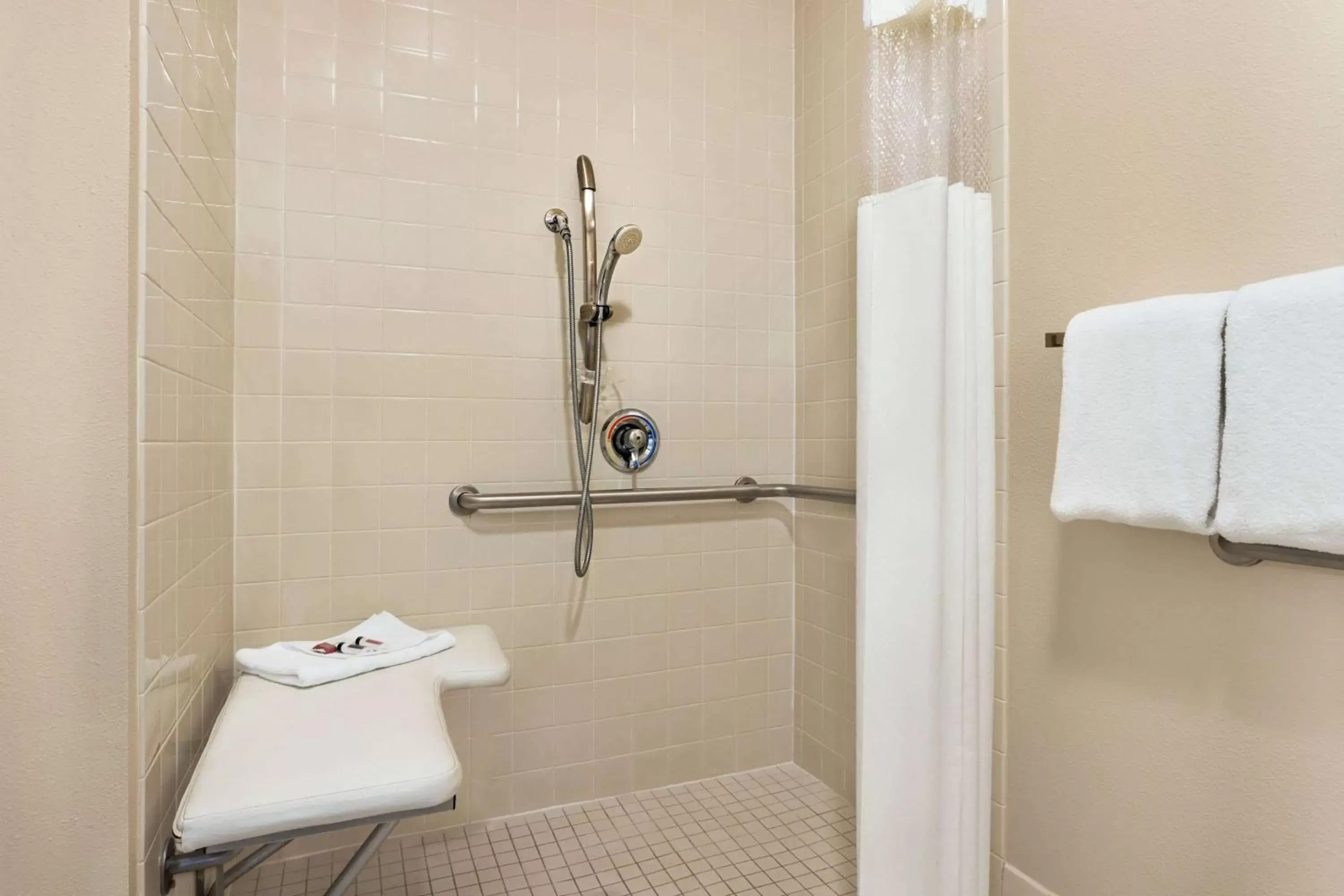 Shower, Bathroom in Baymont by Wyndham Ft. Leonard/Saint Robert