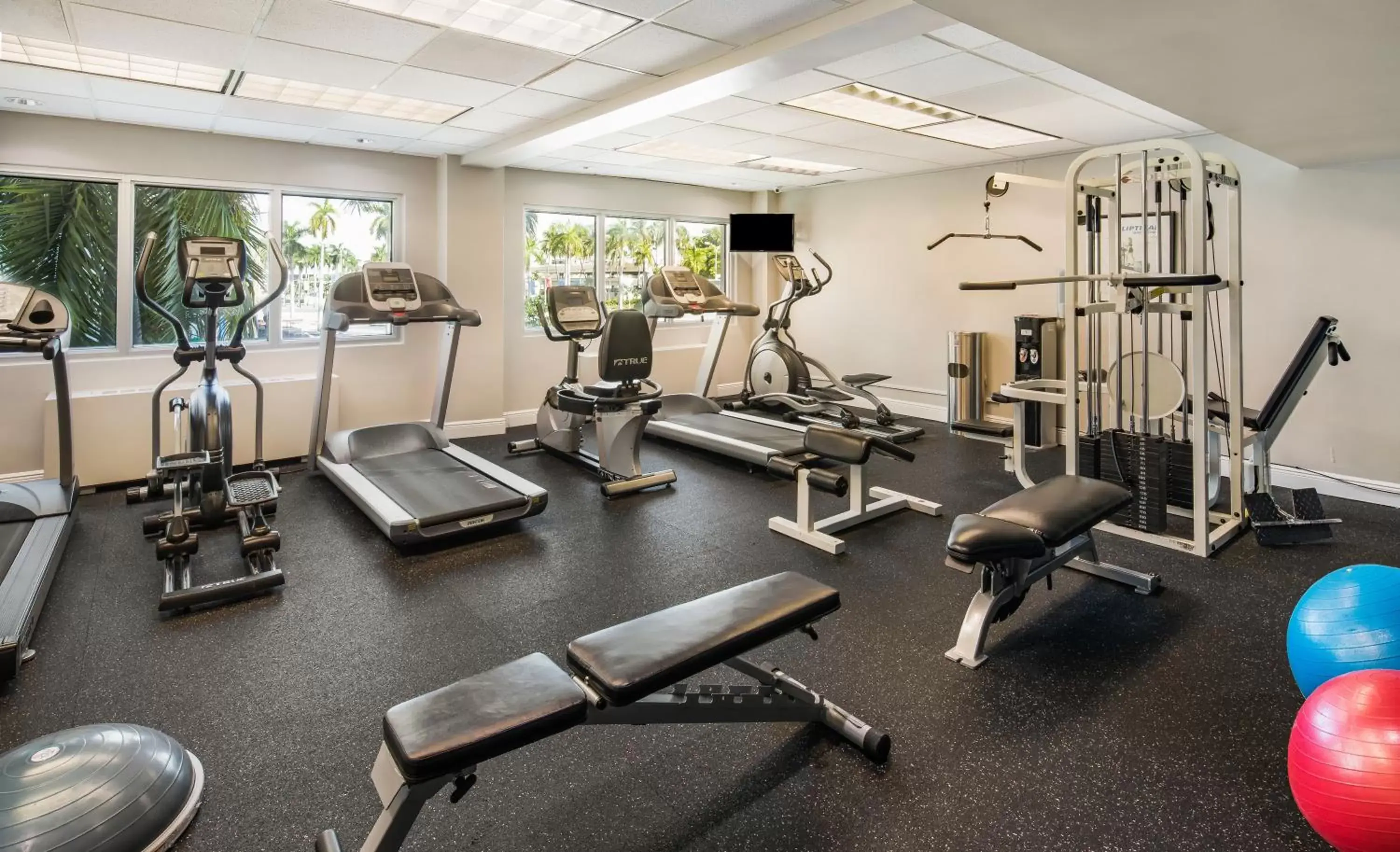 Spa and wellness centre/facilities, Fitness Center/Facilities in Holiday Inn Hotel Port of Miami-Downtown, an IHG Hotel