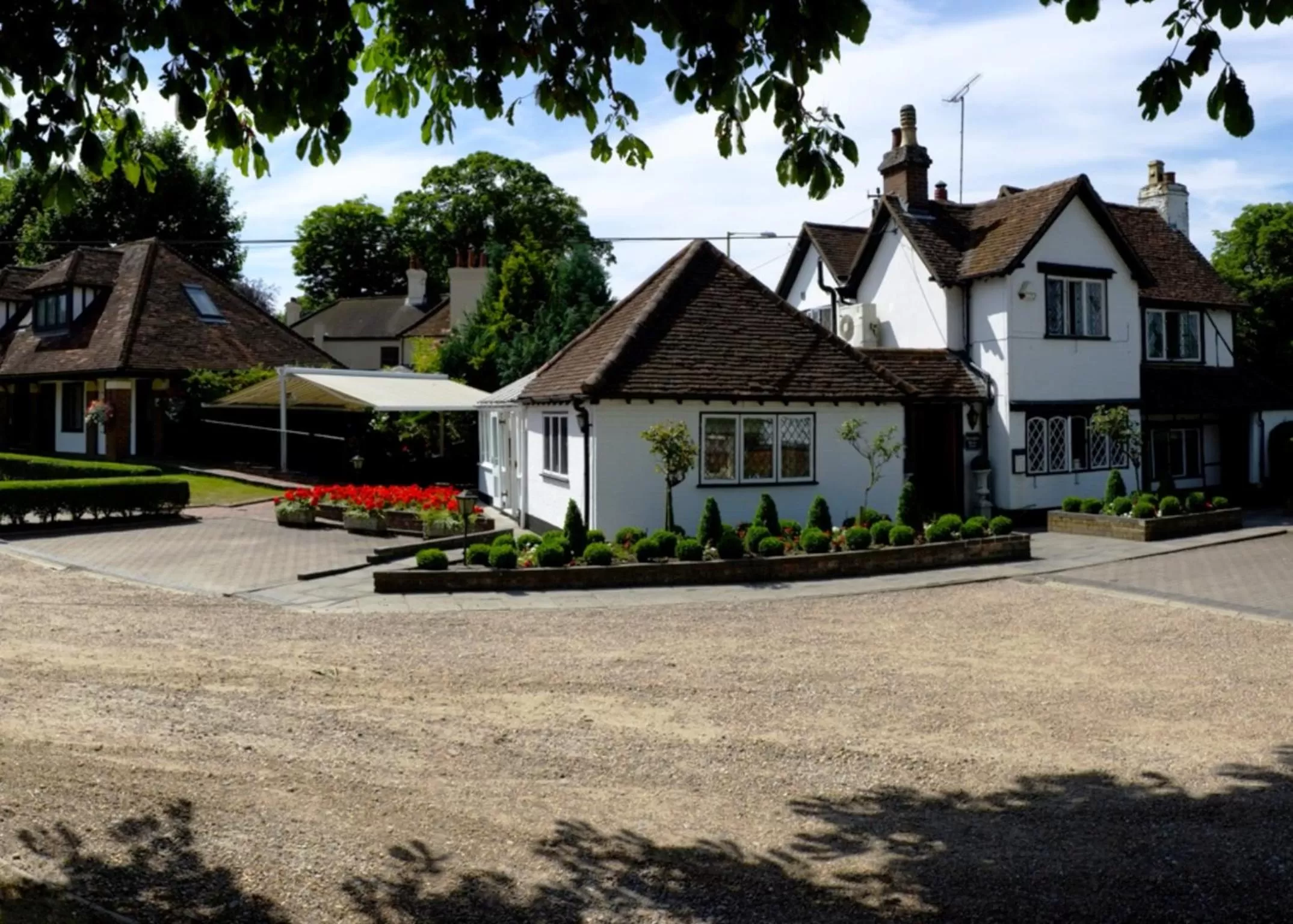 Facade/entrance in Boxmoor Lodge Hotel