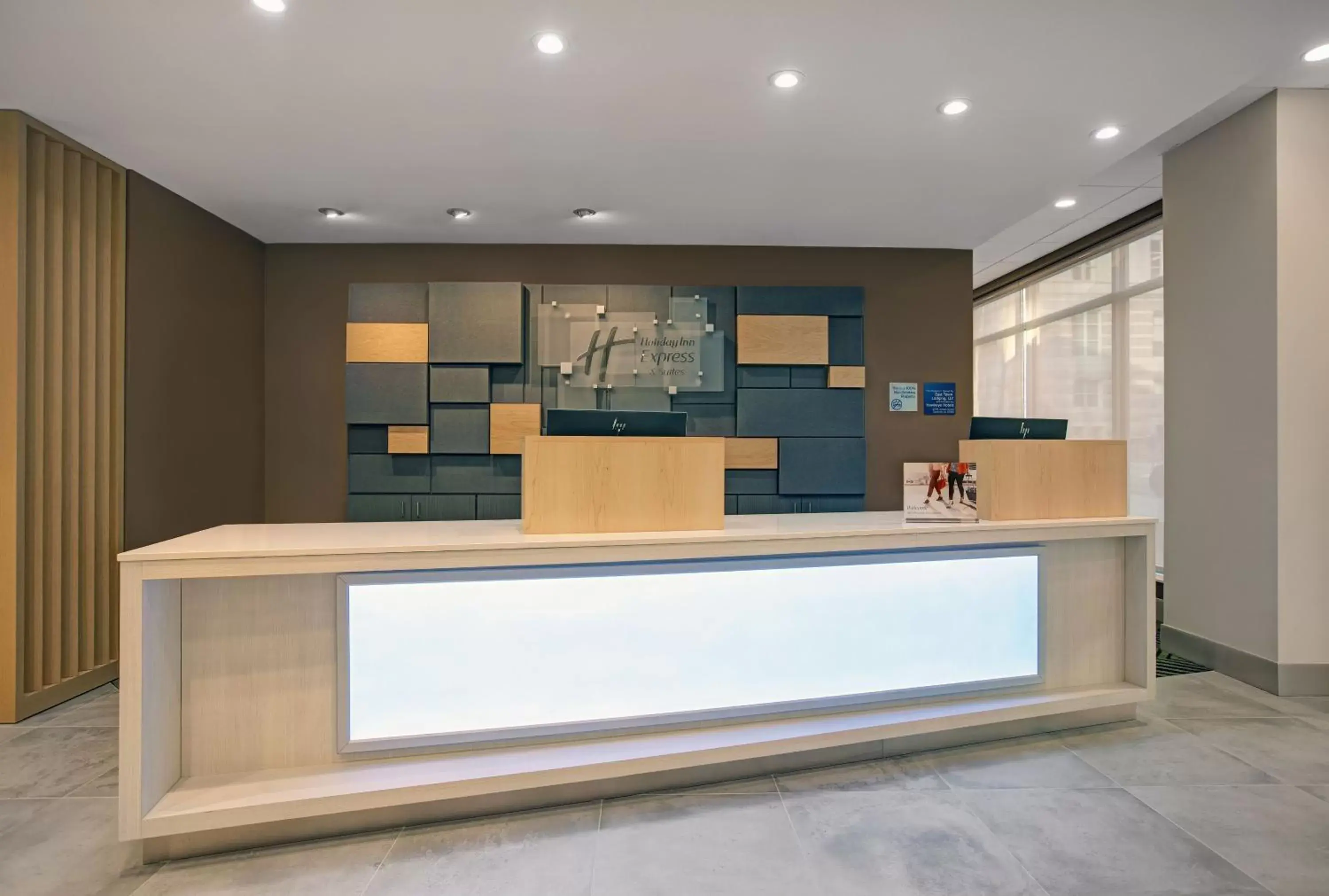 Property building, Lobby/Reception in Holiday Inn Express - Milwaukee Downtown, an IHG Hotel