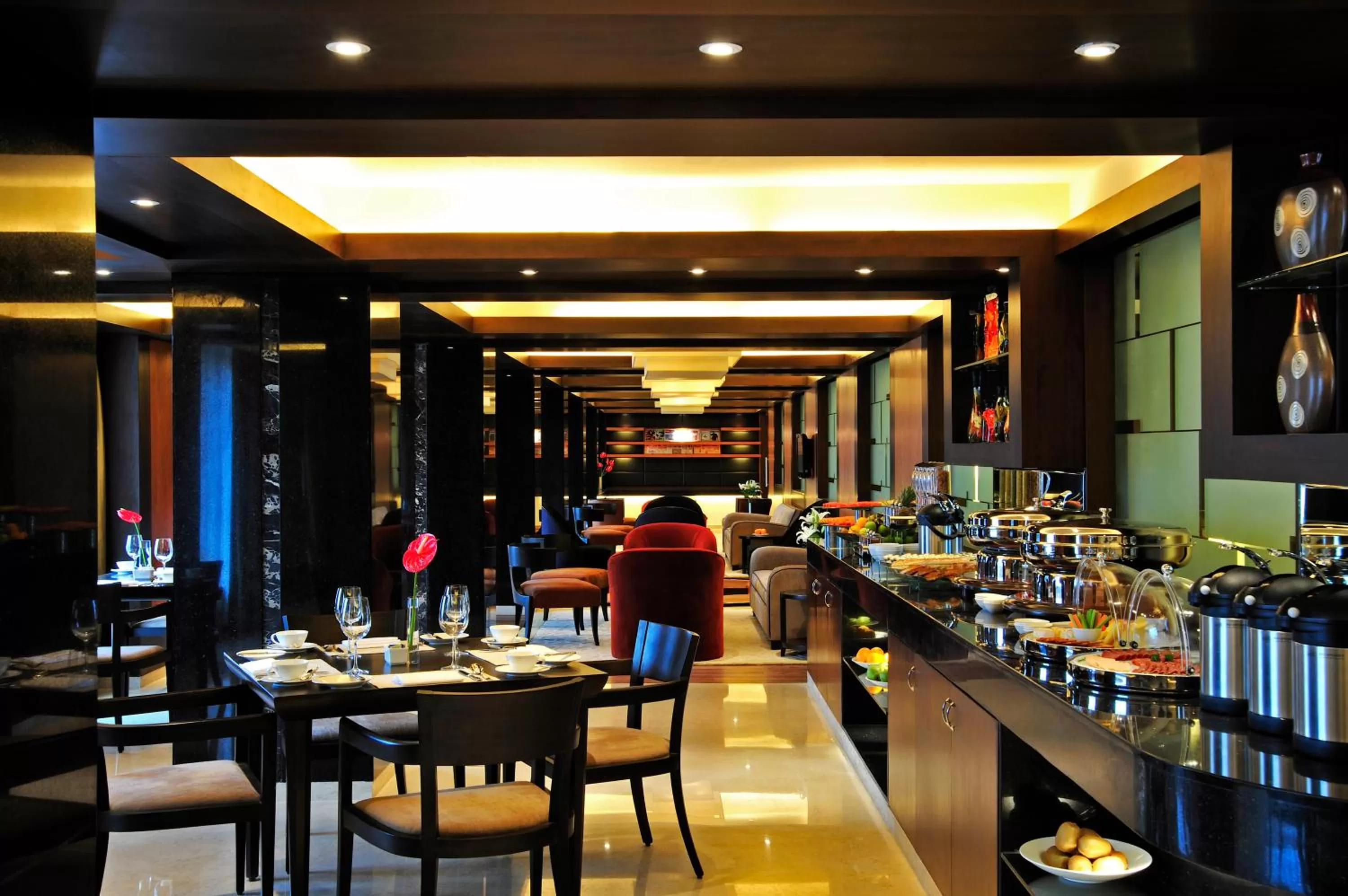 Restaurant/places to eat in Taj Club House