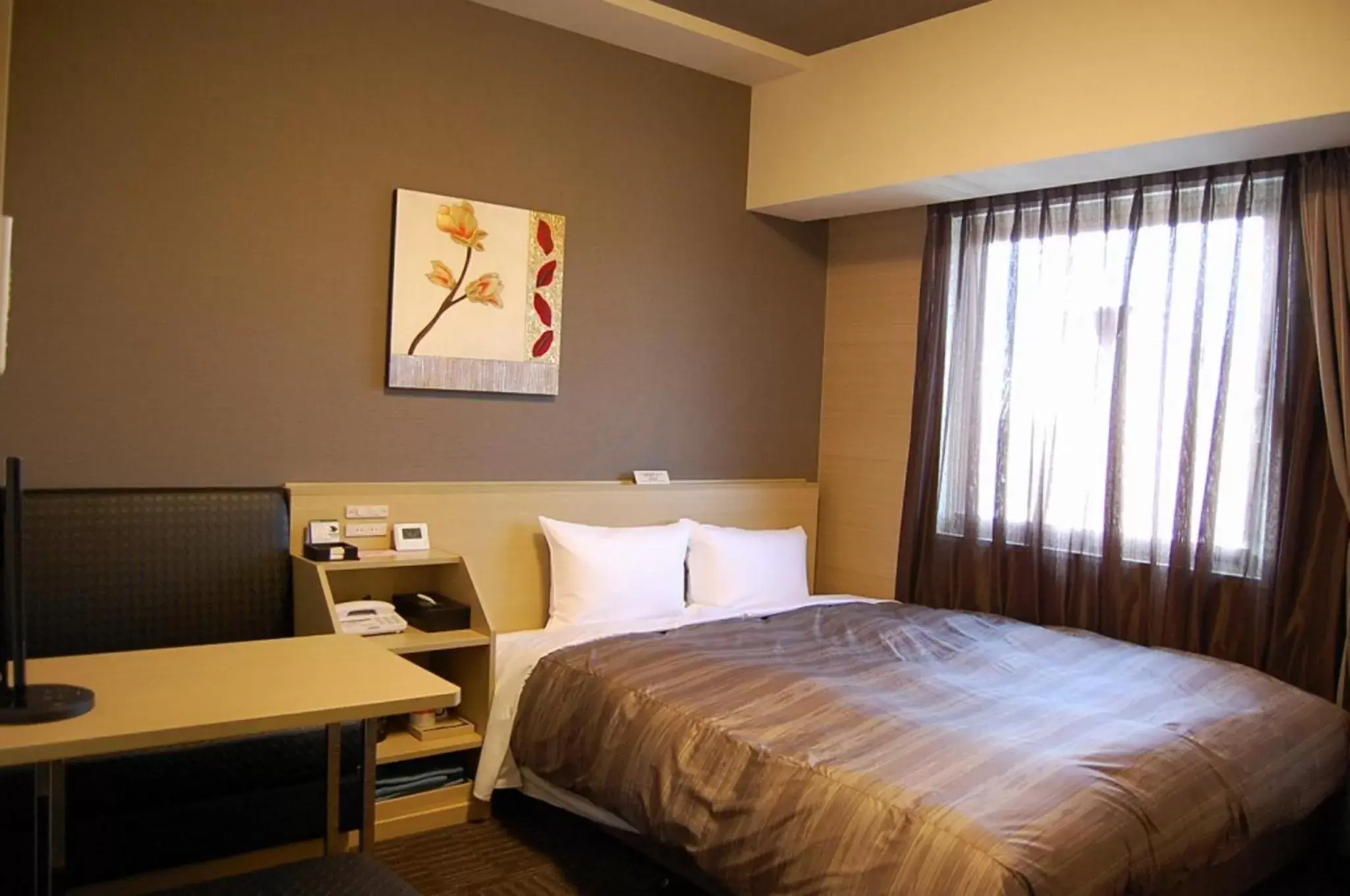 Double Room with Small Double Bed - single occupancy - Non-Smoking in Hotel Route Inn Toyota Motomachi Double Room with Small Double Bed - single occupancy - Non-Smoking in Hotel Route Inn Toyota Motomachi