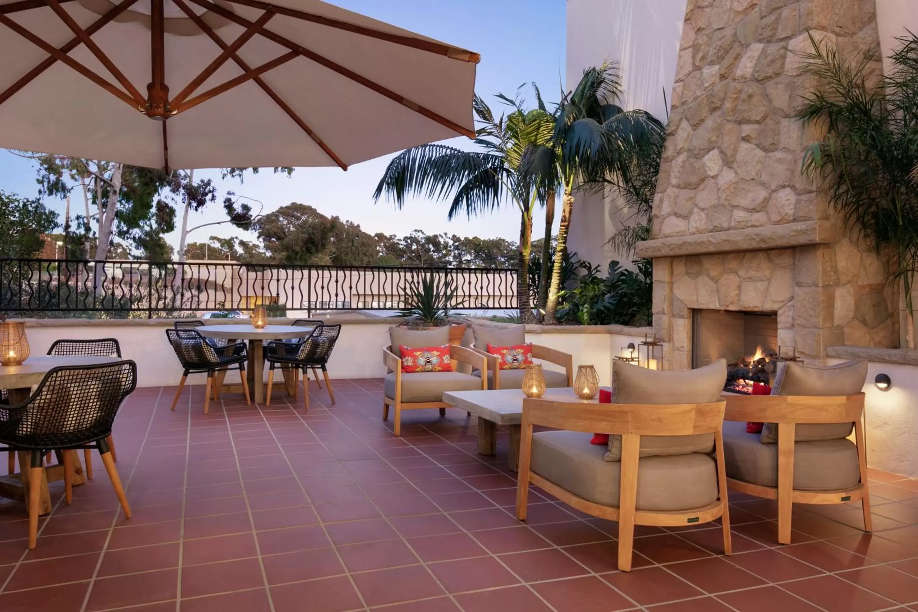 Patio, Restaurant/Places to Eat in Hyatt Place Santa Barbara