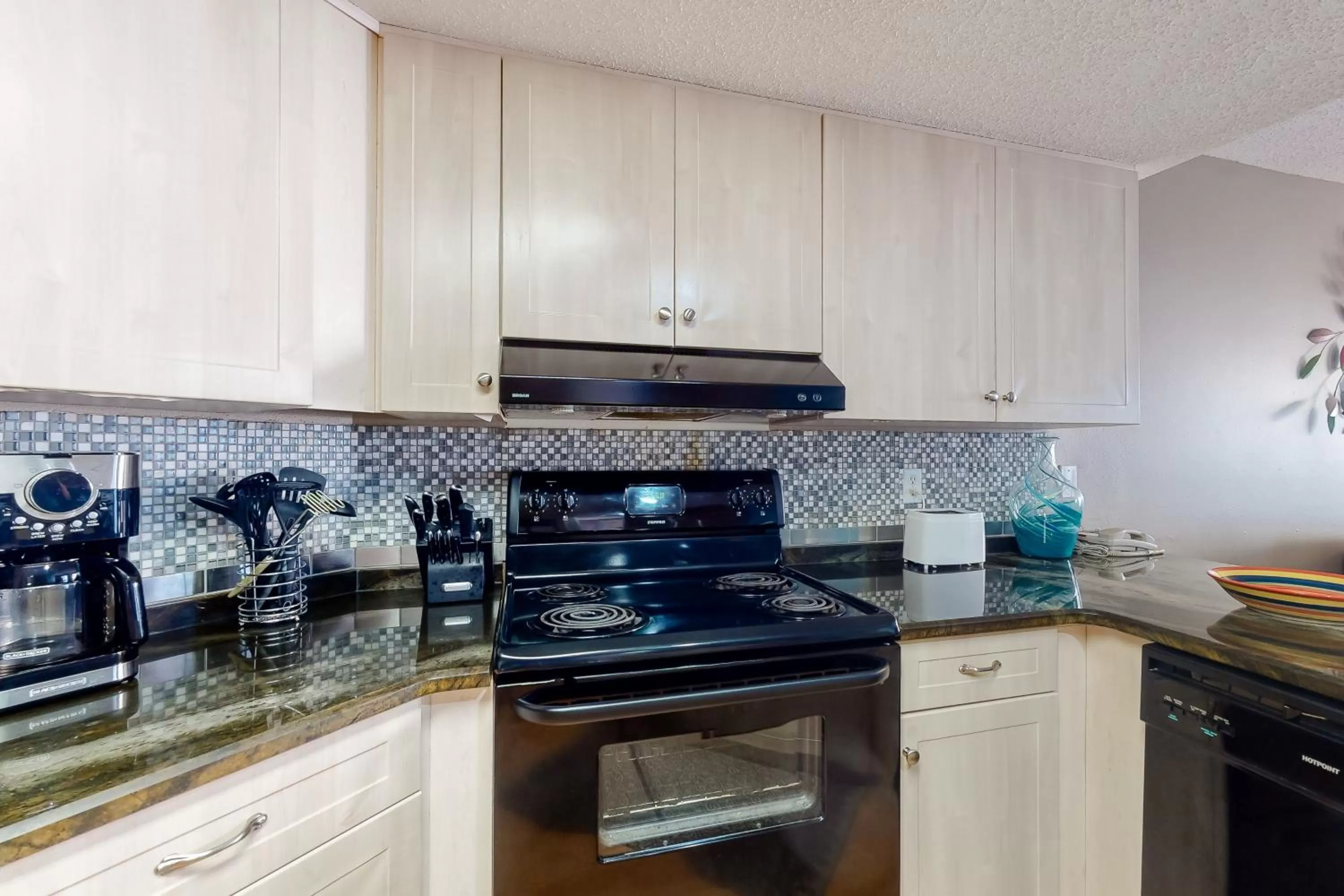 Kitchen/Kitchenette in Regatta #204C