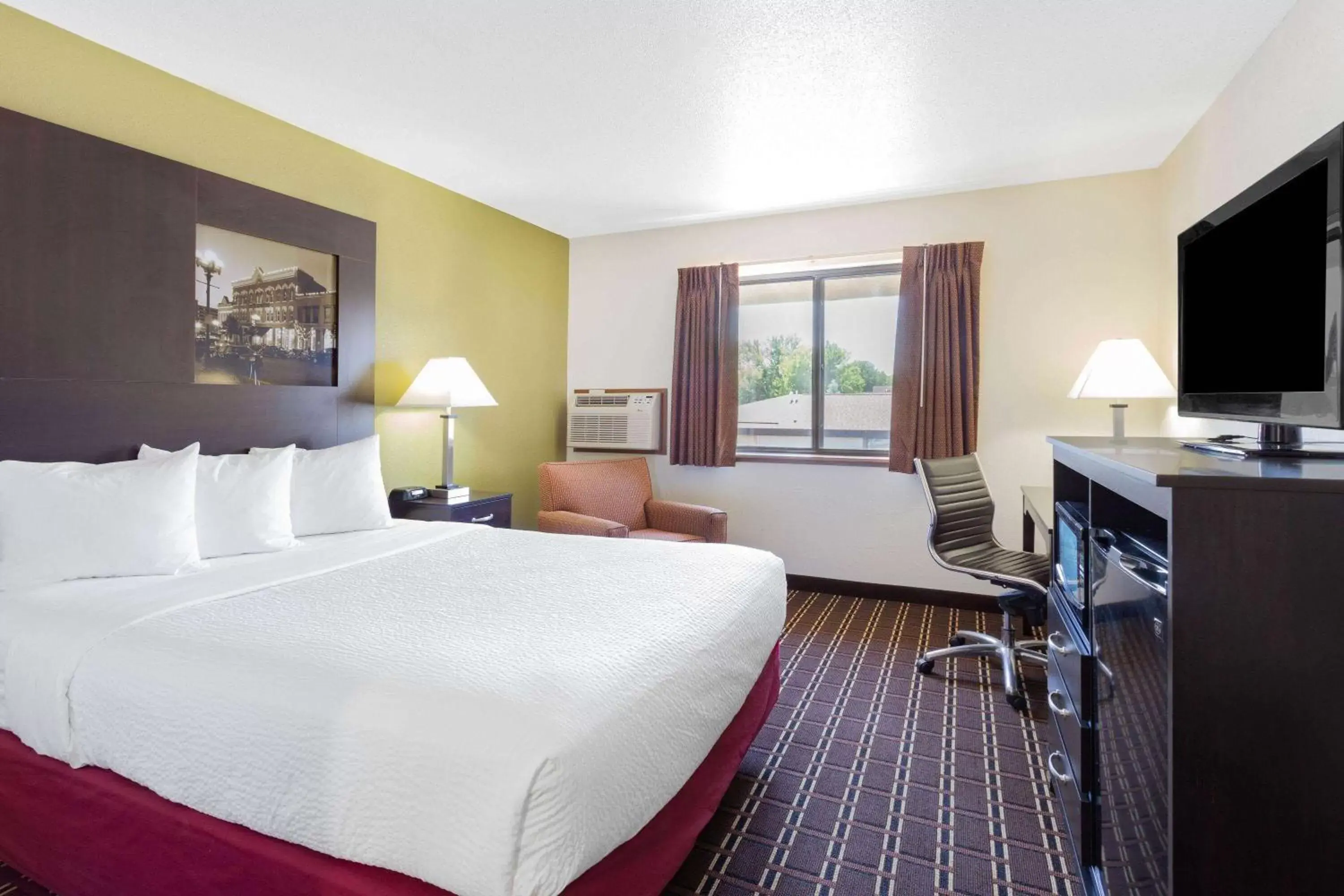 Photo of the whole room in Super 8 by Wyndham La Crosse