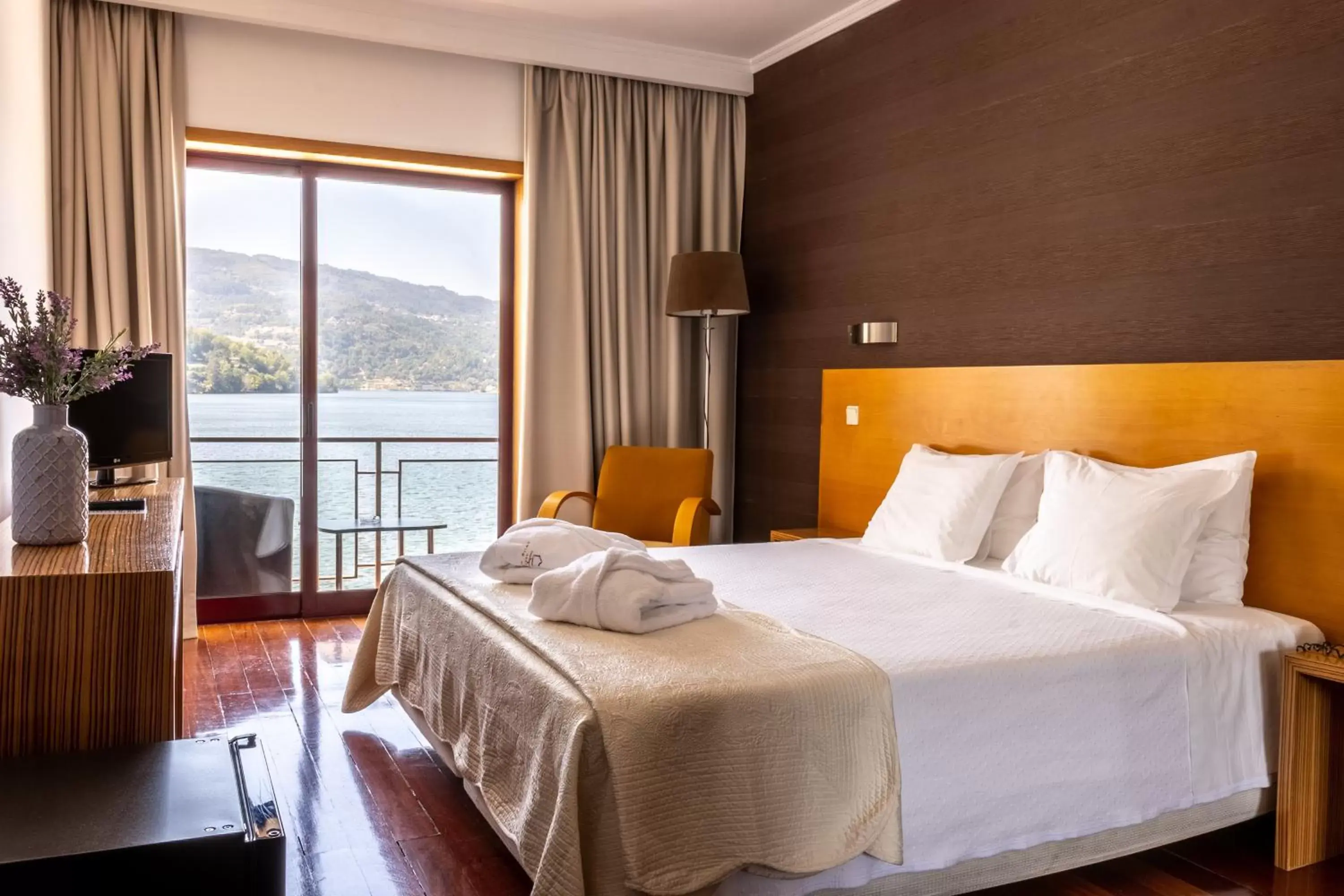 Bed in Douro Hotel Porto Antigo
