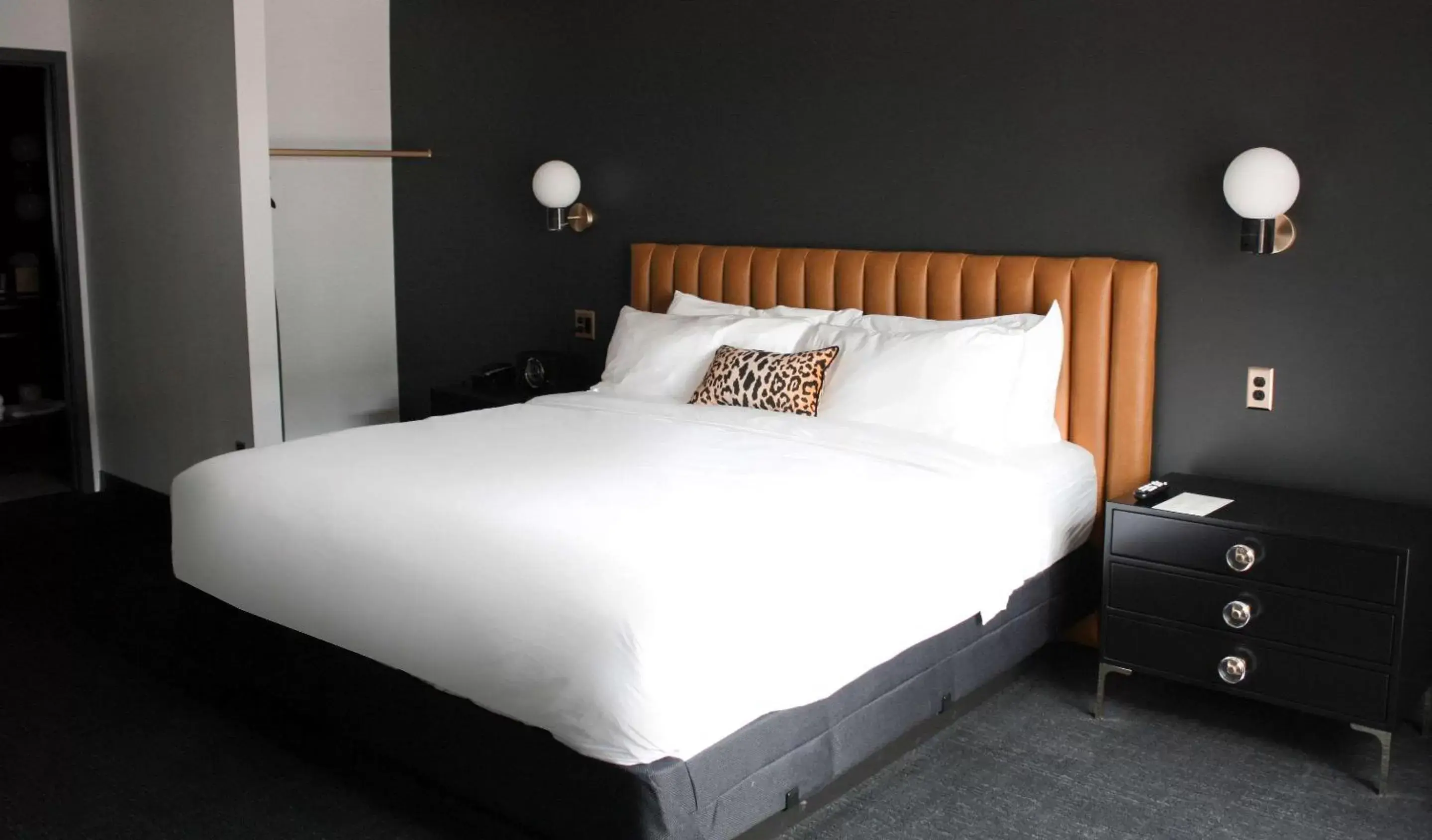 Bed in The Inn Hotel, Ascend Hotel Collection