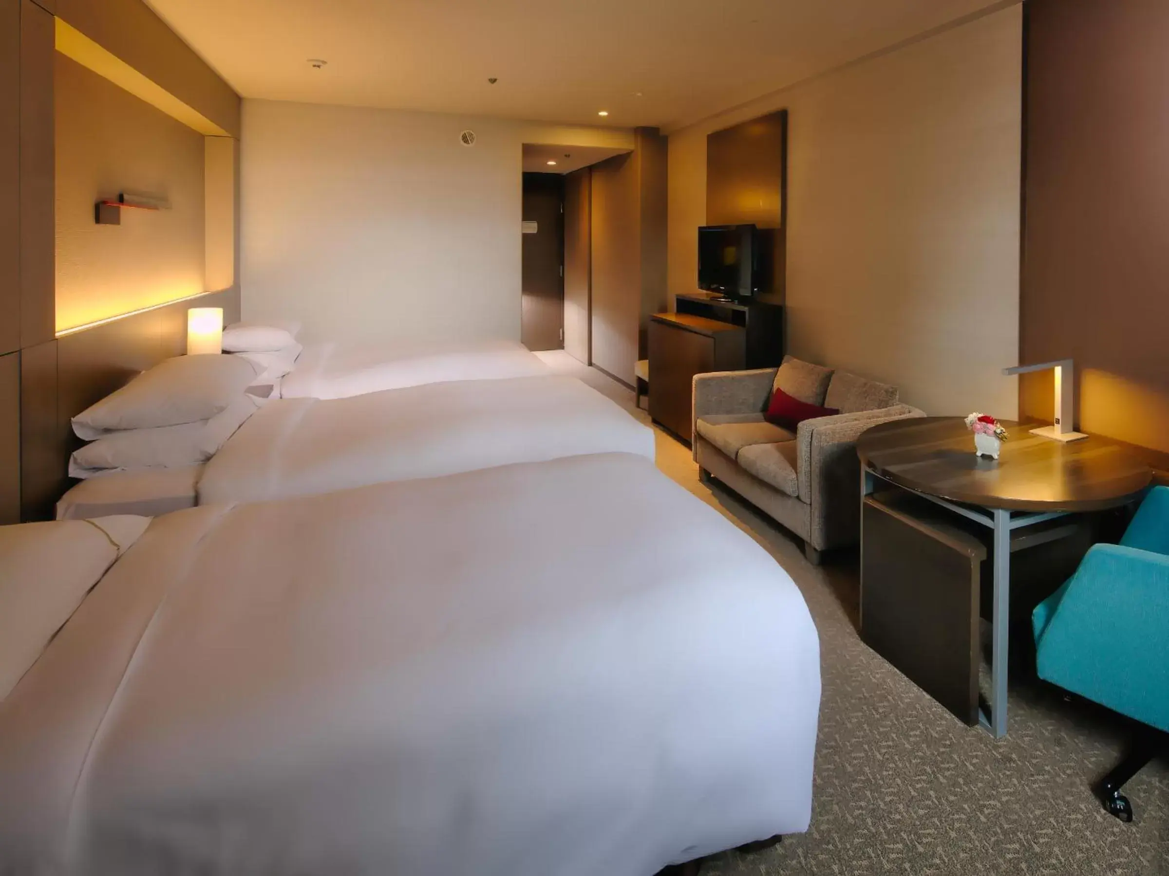 Comfort Triple Room - Non-Smoking in Sheraton Miyako Hotel Osaka Comfort Triple Room - Non-Smoking in Sheraton Miyako Hotel Osaka