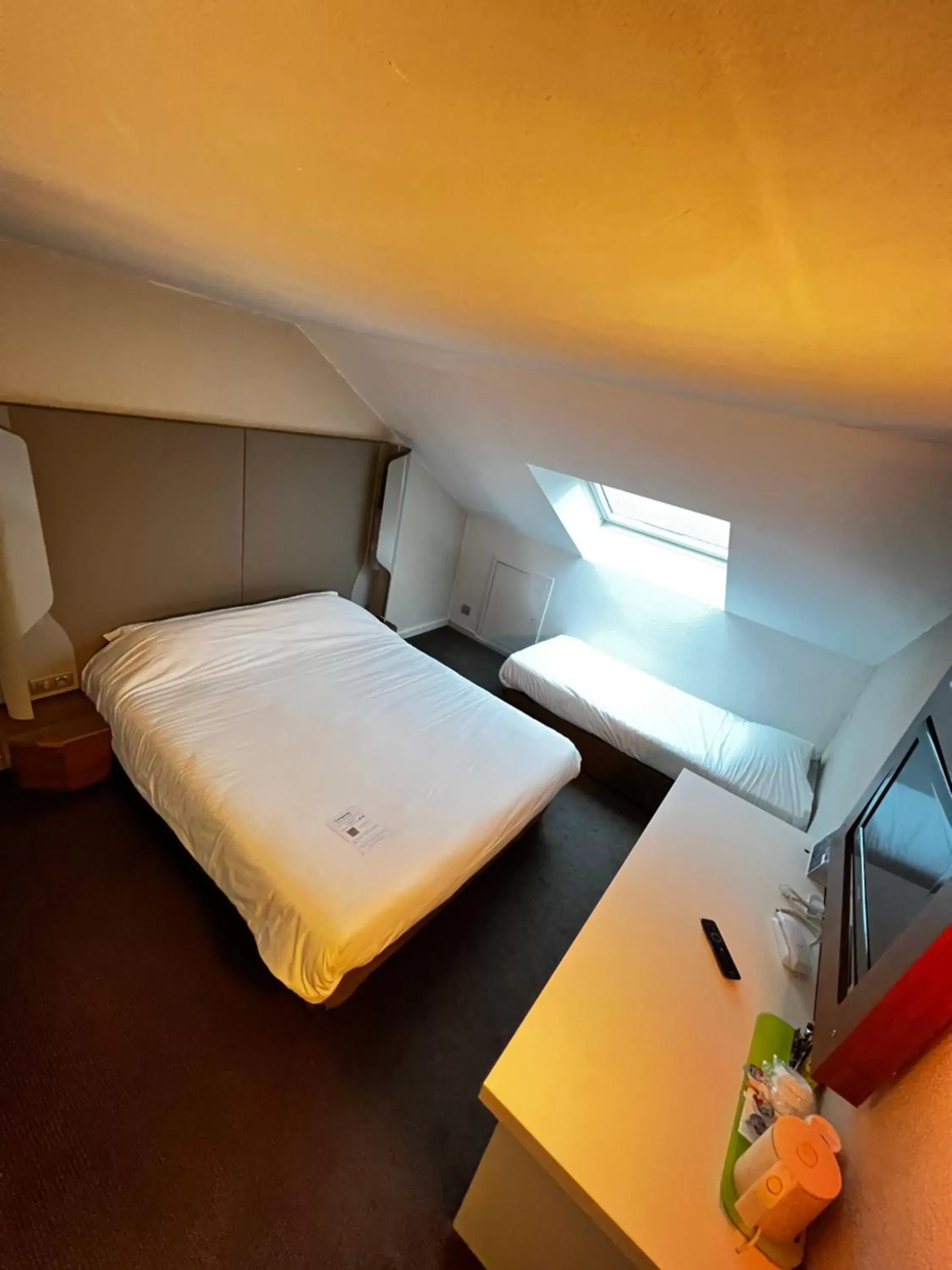 Bedroom, Bed in Campanile Montargis - Amilly