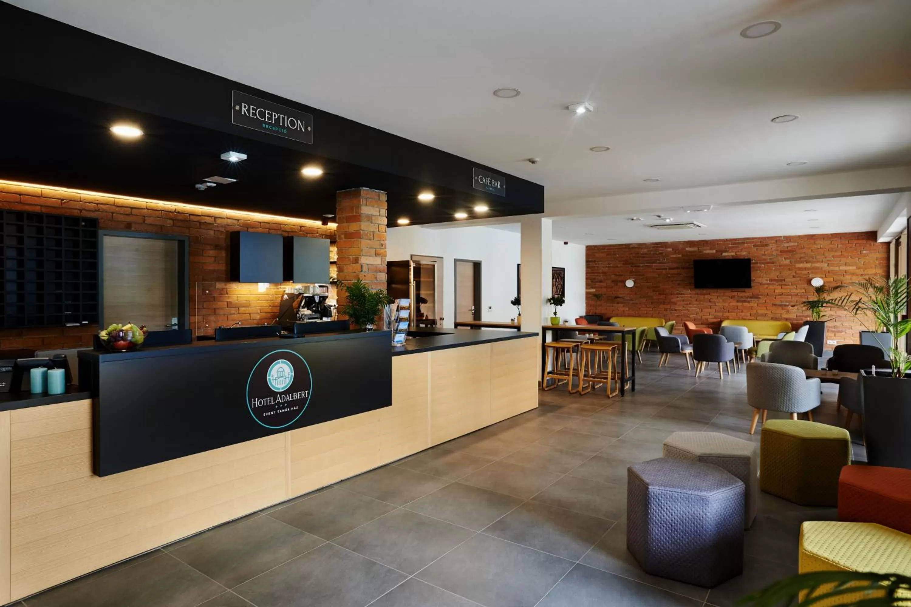 Lobby or reception in Hotel Adalbert Szent Tamás ház