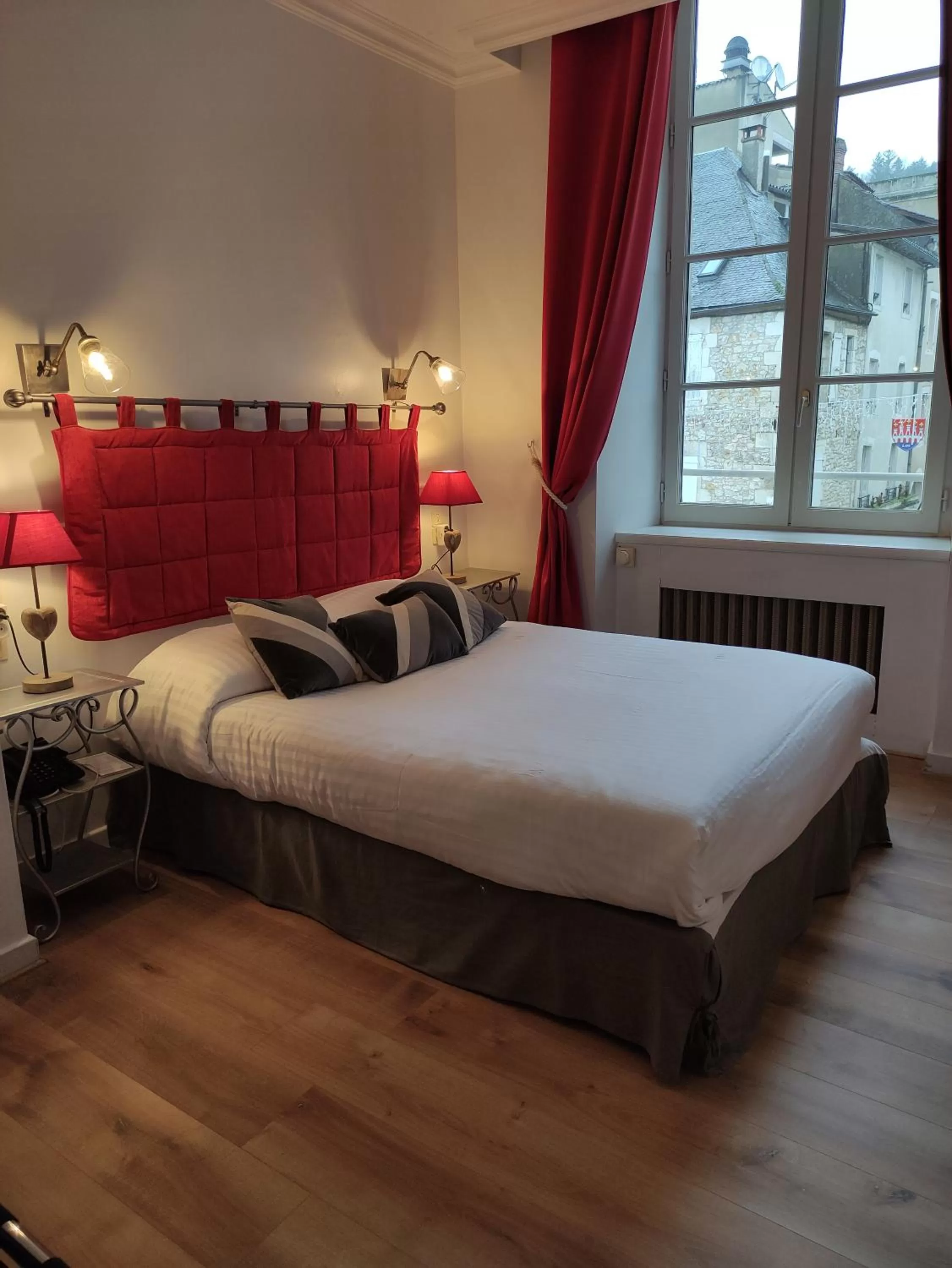 Bed in Le Pavillon Saint-Martin