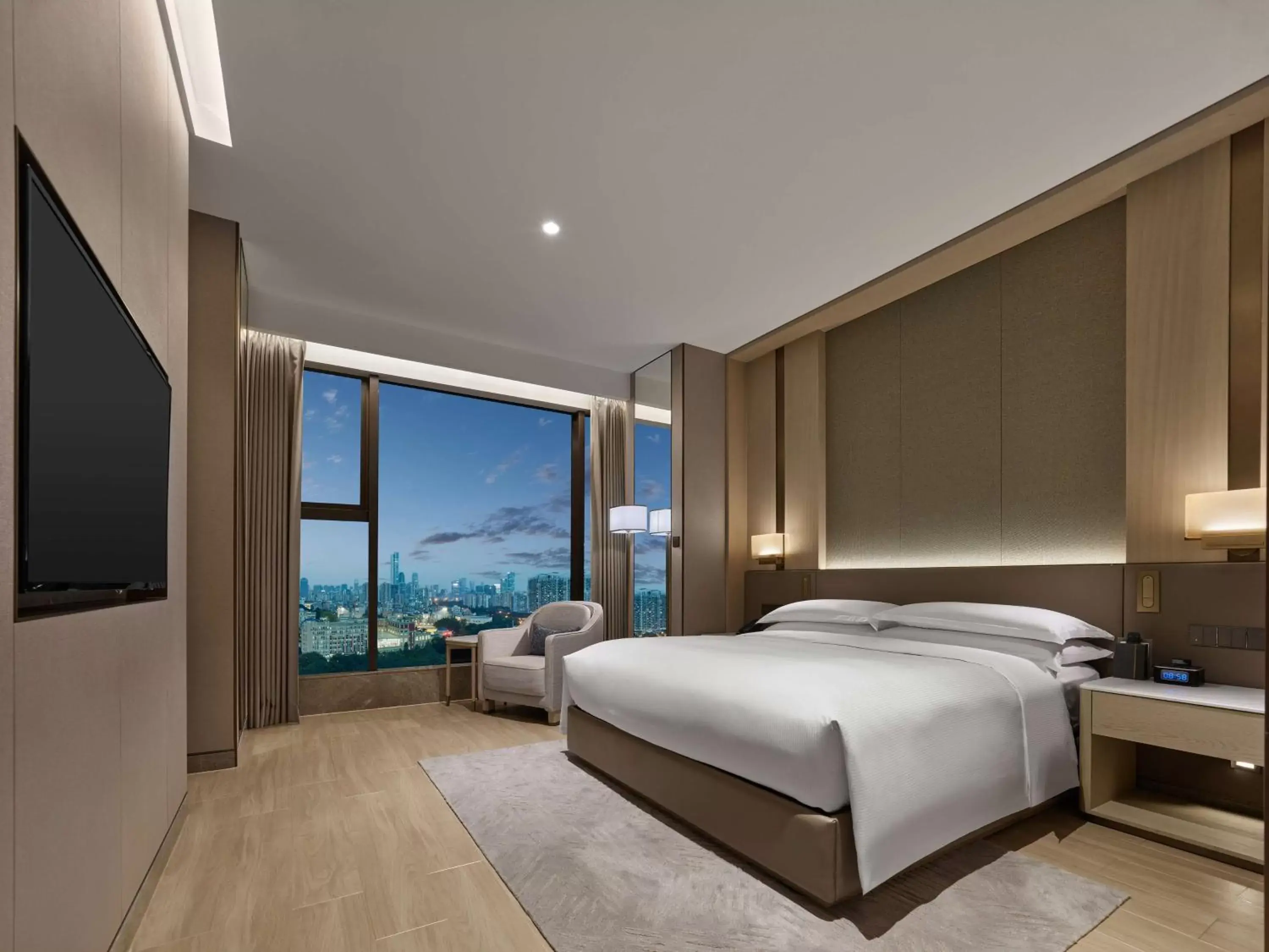 Bed in DoubleTree By Hilton Shenzhen Nanshan Hotel & Residences