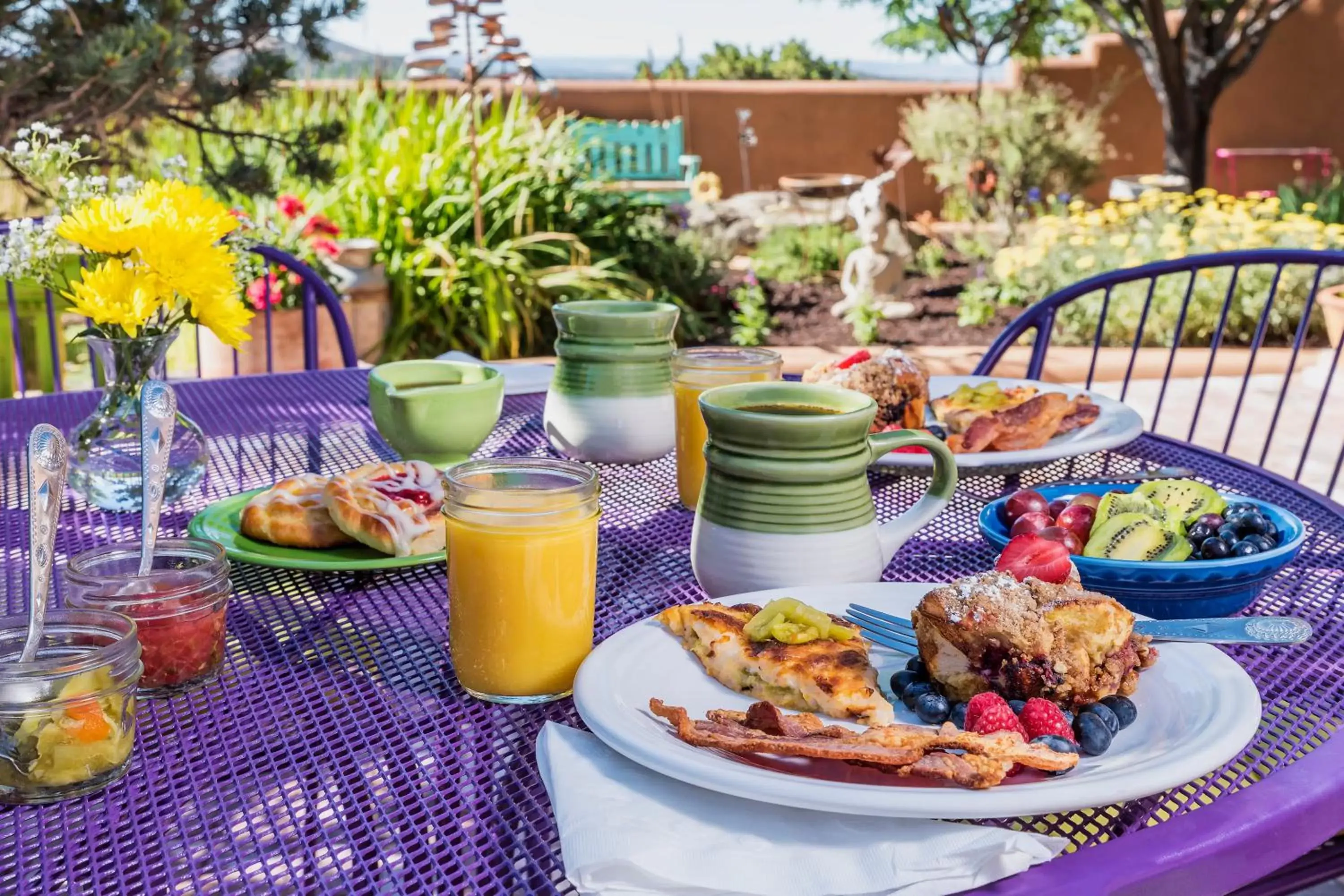 Food and drinks in Bobcat Inn