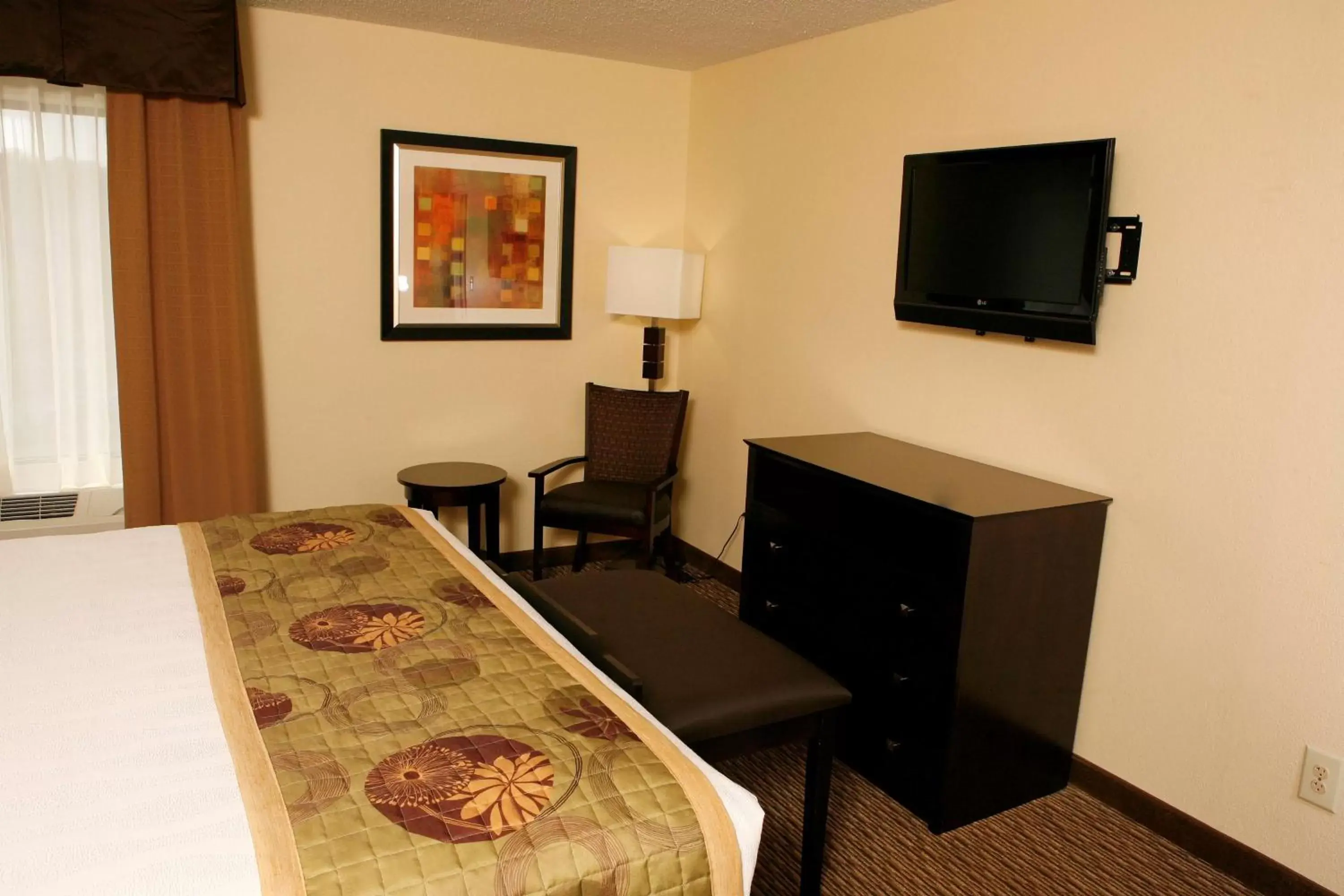 Photo of the whole room, TV/Entertainment Center in Best Western Plus Goldsboro