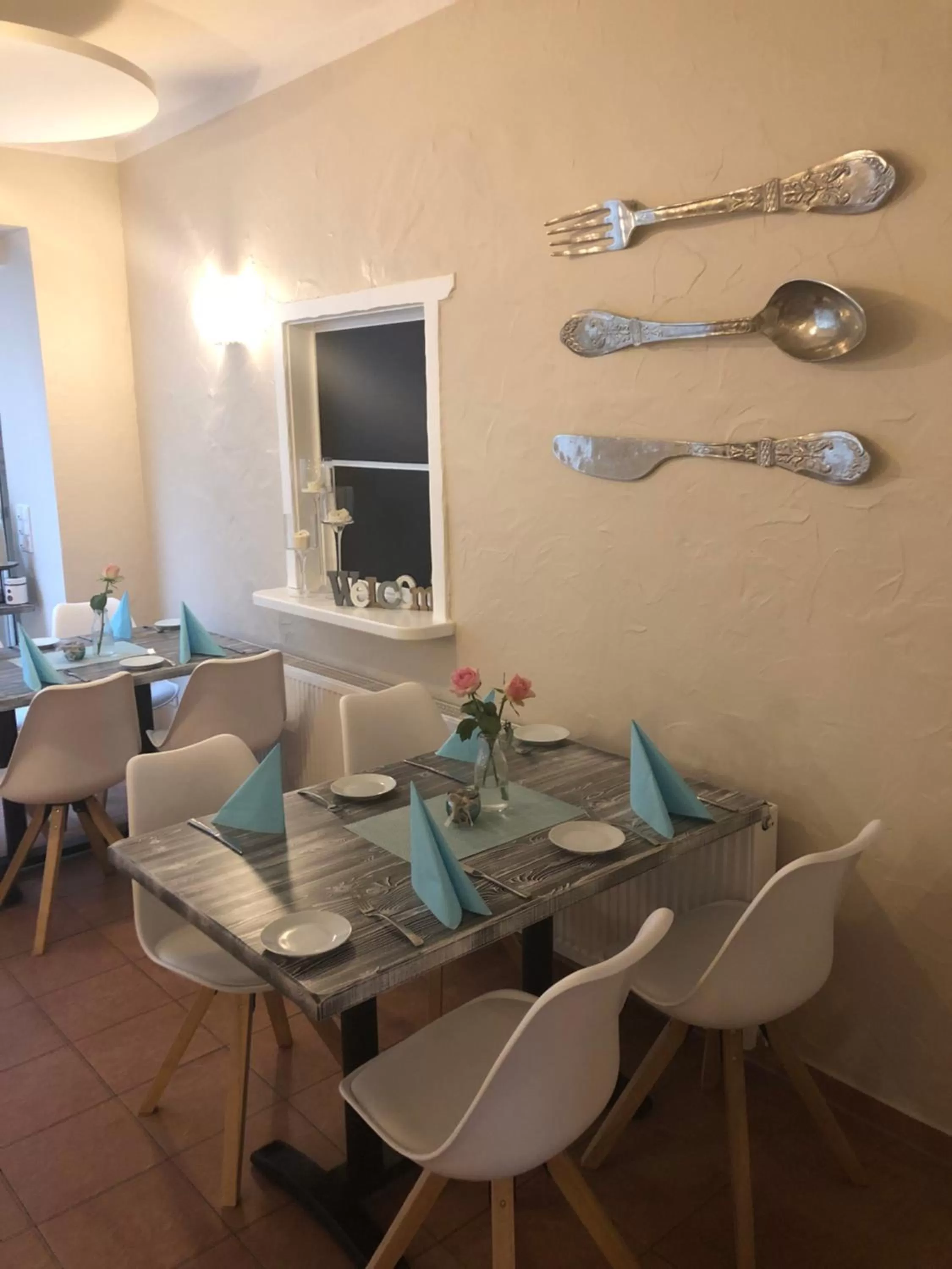 Restaurant/places to eat in Hotel Colosseum