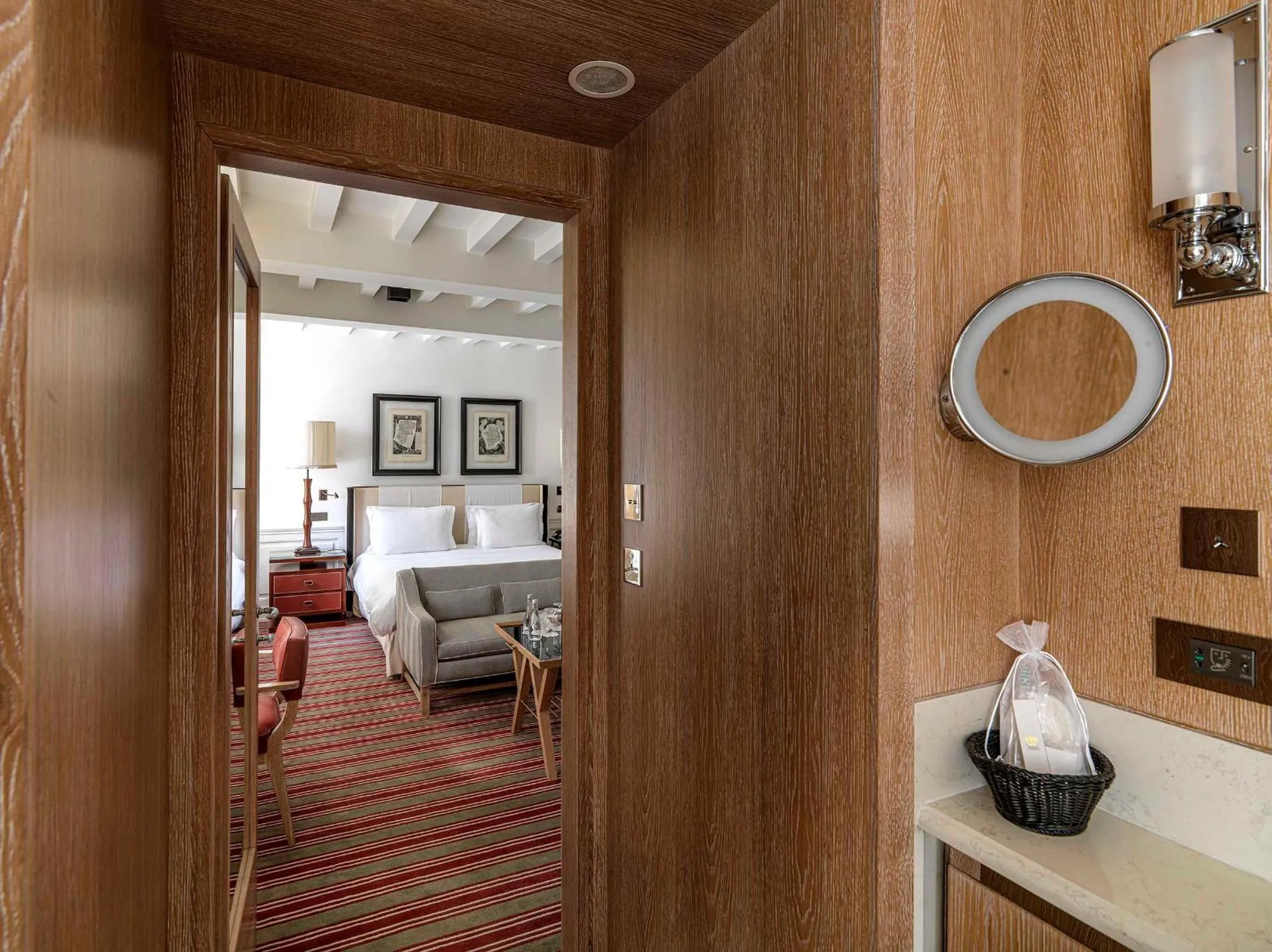 Photo of the whole room in MARQUIS Faubourg Saint-Honoré - Small Luxury hotels of the World