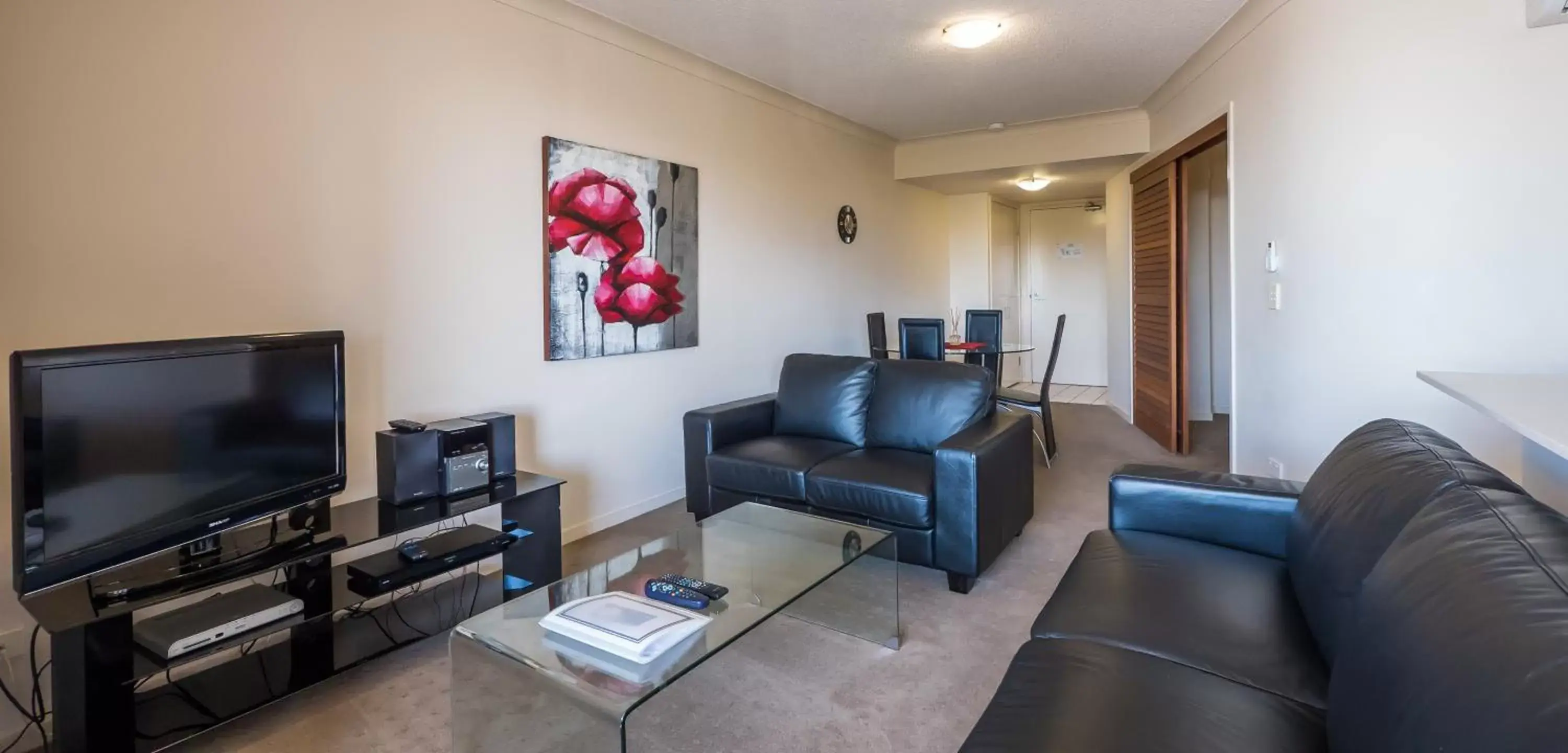 Living room, Seating Area in Inn on the Park Apartments