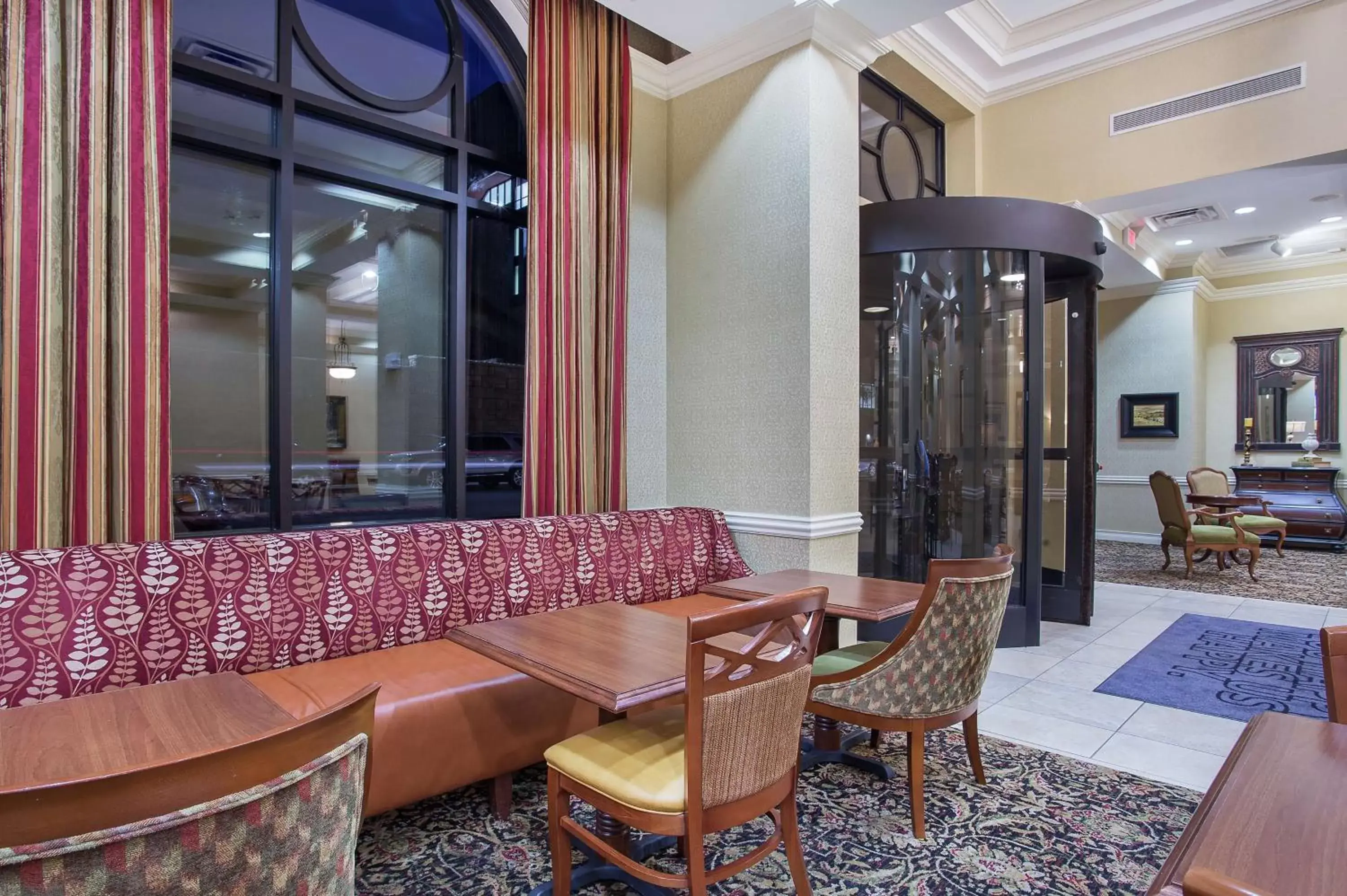 Lobby or reception, Restaurant/Places to Eat in Hampton Inn Pikeville