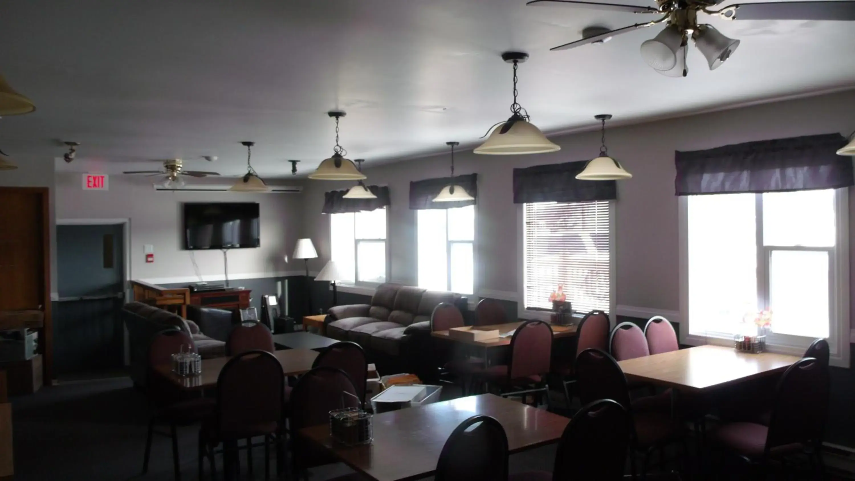 Restaurant/Places to Eat in Churchill Hotel
