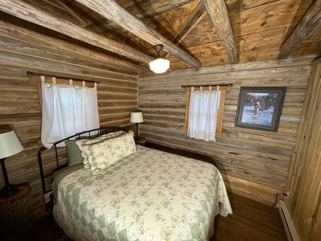 Bed in Sportsman Lodge Melrose MT