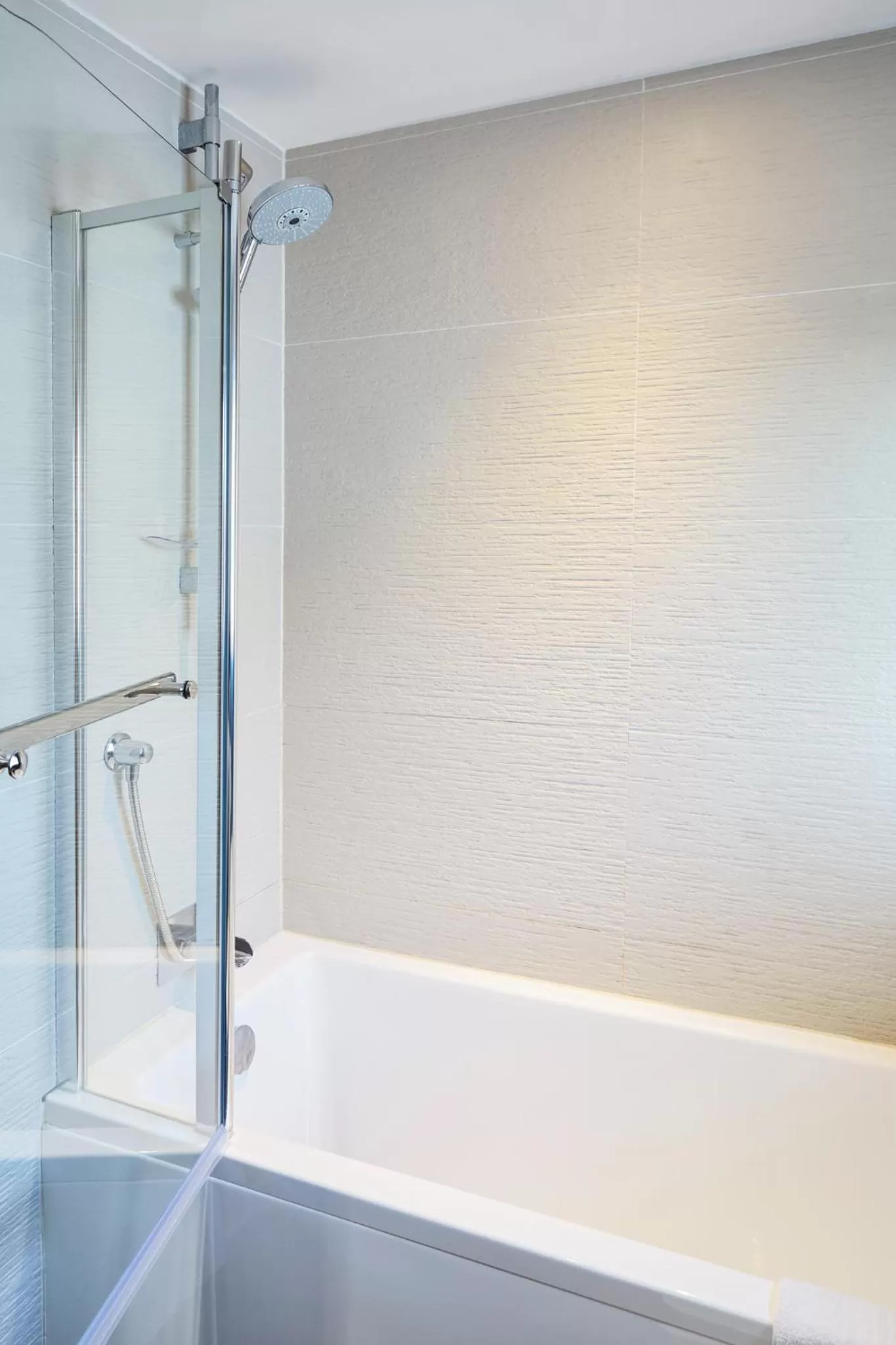 Shower in Mercure Newbury West Grange Hotel