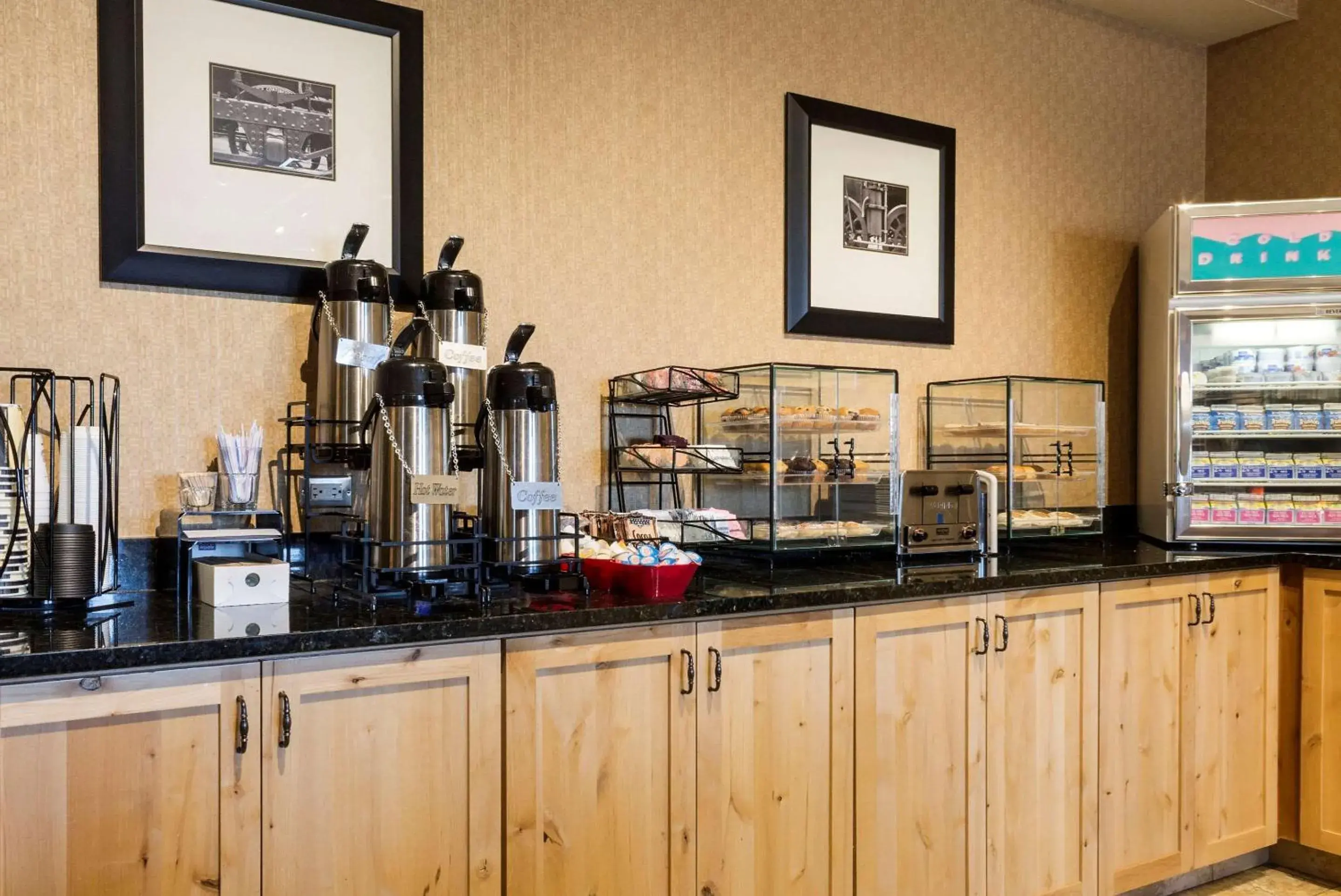 Restaurant/places to eat in MainStay Suites Williston Restaurant/places to eat in MainStay Suites Williston