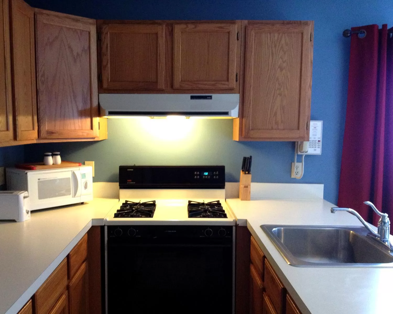 Kitchen or kitchenette in Vinehurst Inn & Suites