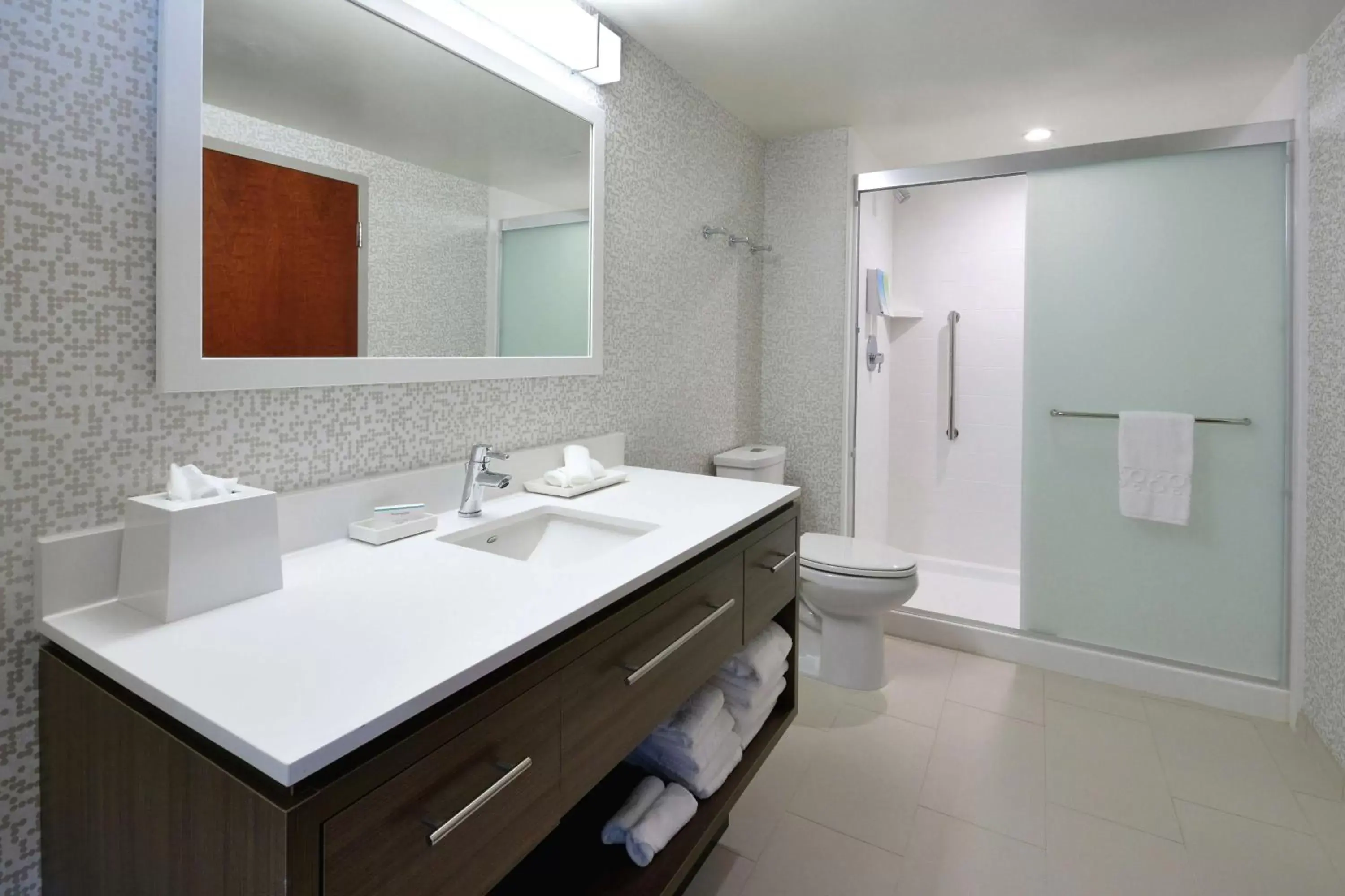 Bathroom in Home2 Suites By Hilton Duncan